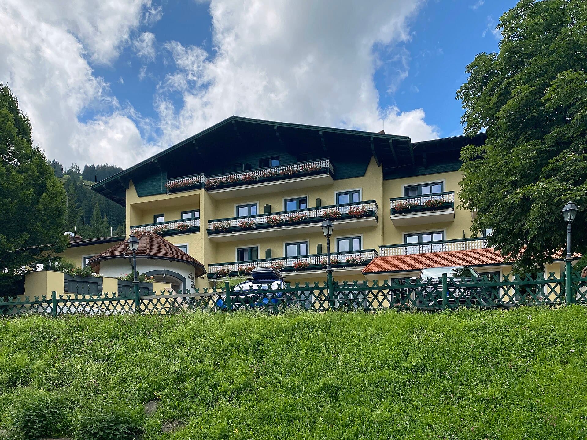 Hotel Zum Stern (via Wikimedia Commons, CC BY-SA 4.0)