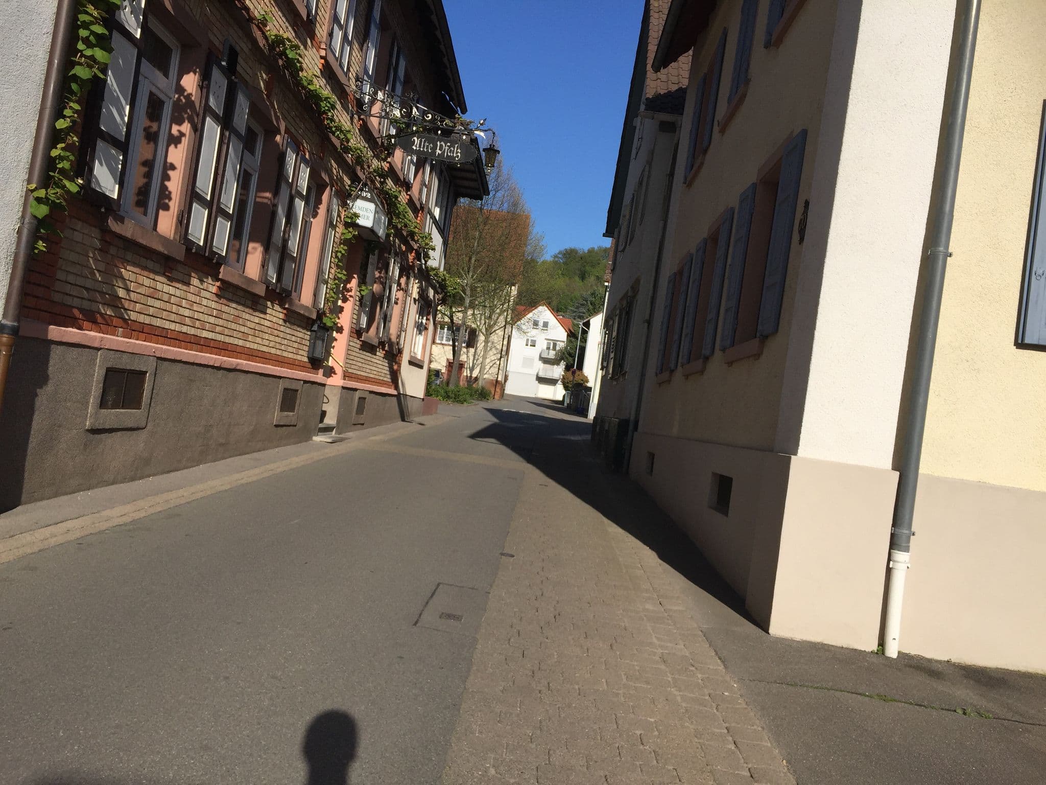 Street view near Gästehaus “Alte Pfalz”, Hirschberg an der Bergstraße — © ramap (CC BY-SA · Mapillary)