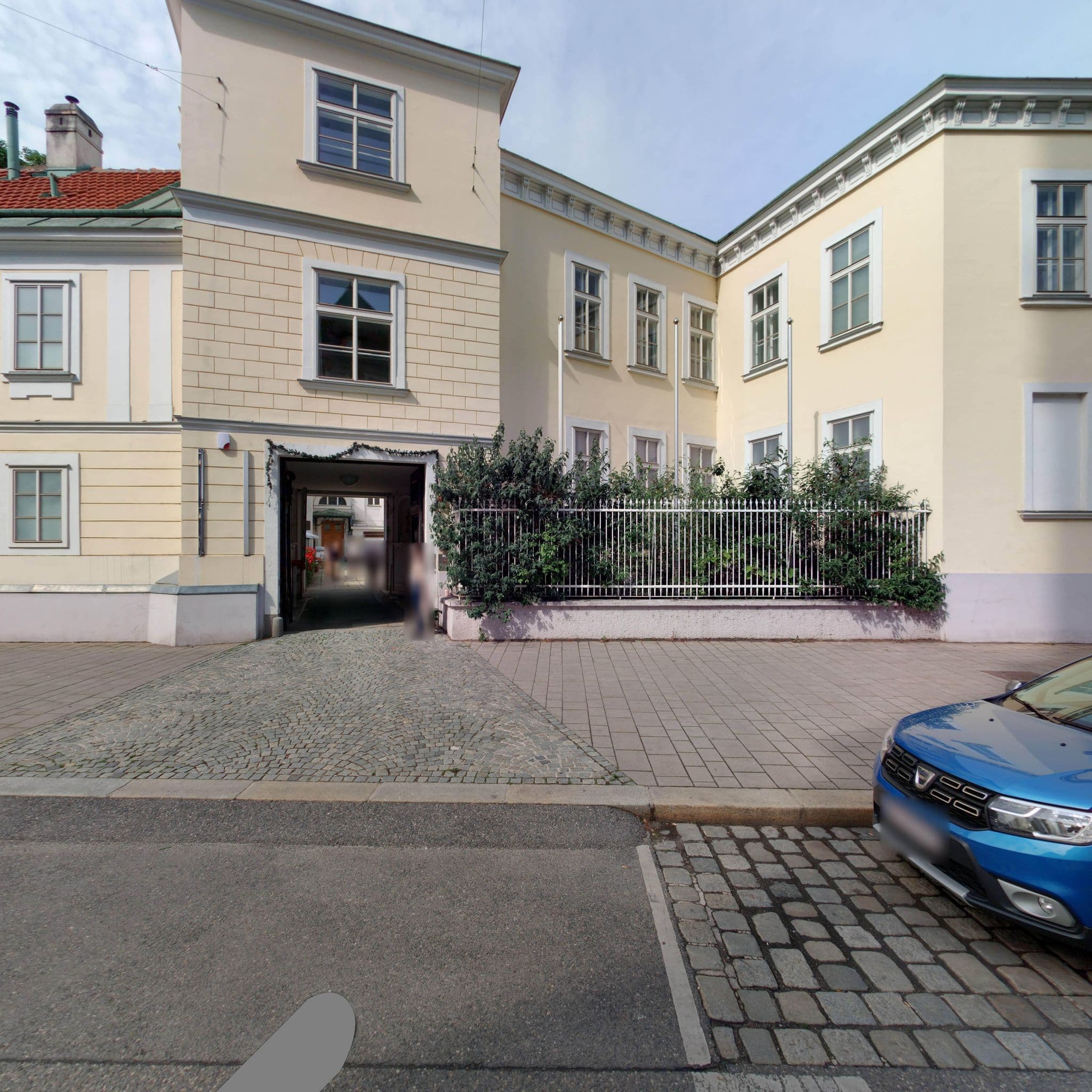 Street view near Seminarhotel Parkschlössl, Landstraße — © eliasgander (CC BY-SA · Mapillary)