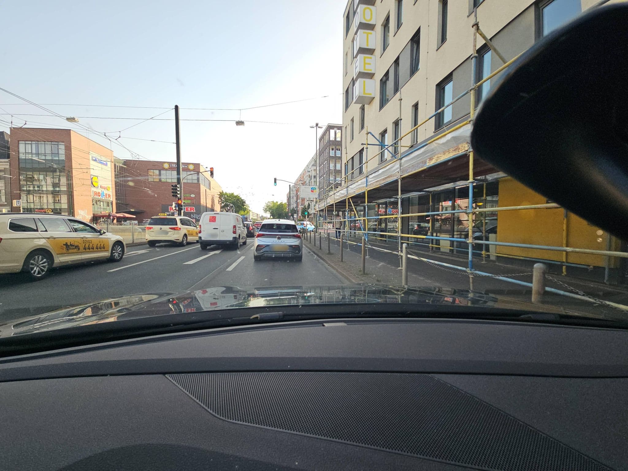 Street view near B&B Hotel Düsseldorf-Hbf, Düsseldorf — © toho (CC BY-SA · Mapillary)