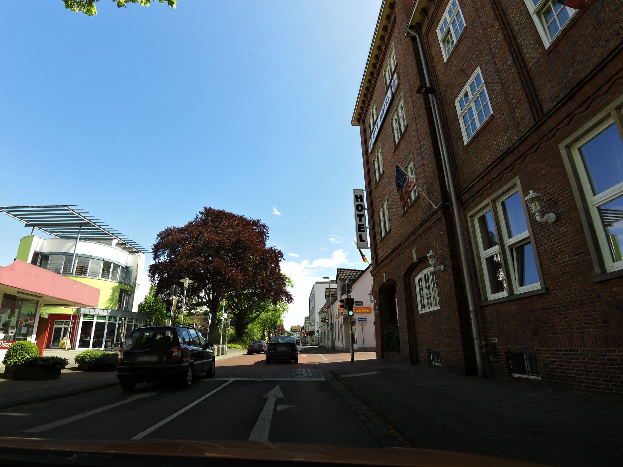 Street view near City Hotel, Delmenhorst — © moenk (CC BY-SA · Mapillary)