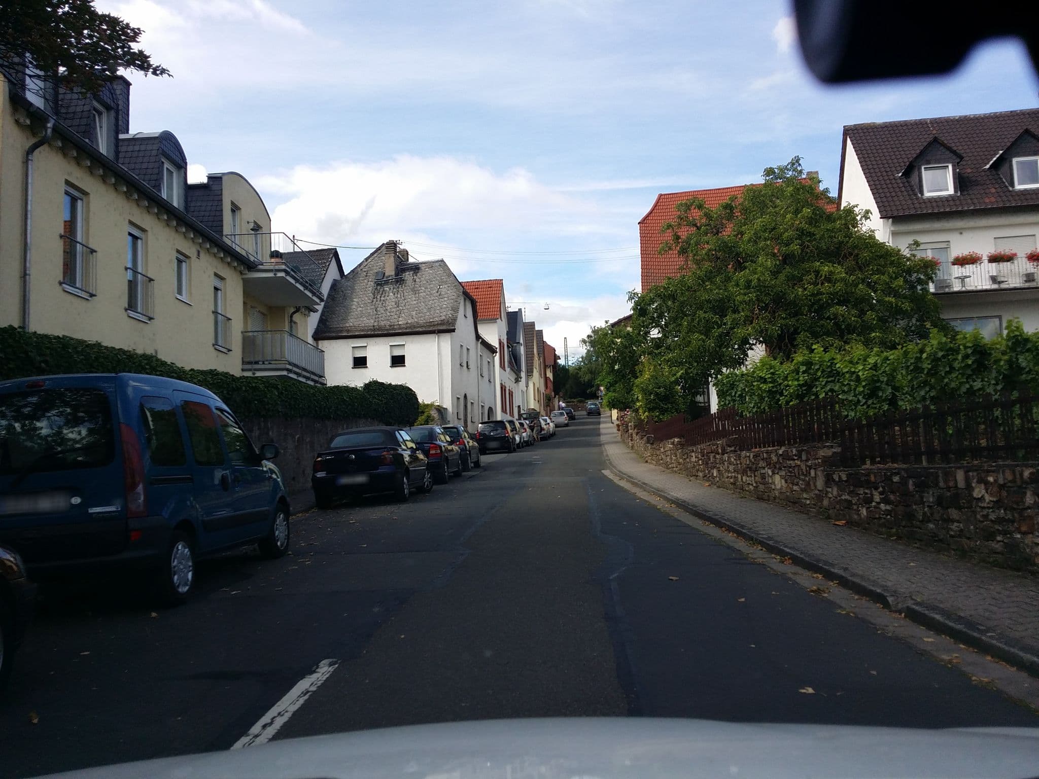 Street view near Pension Berg, Geisenheim — © b166er (CC BY-SA · Mapillary)