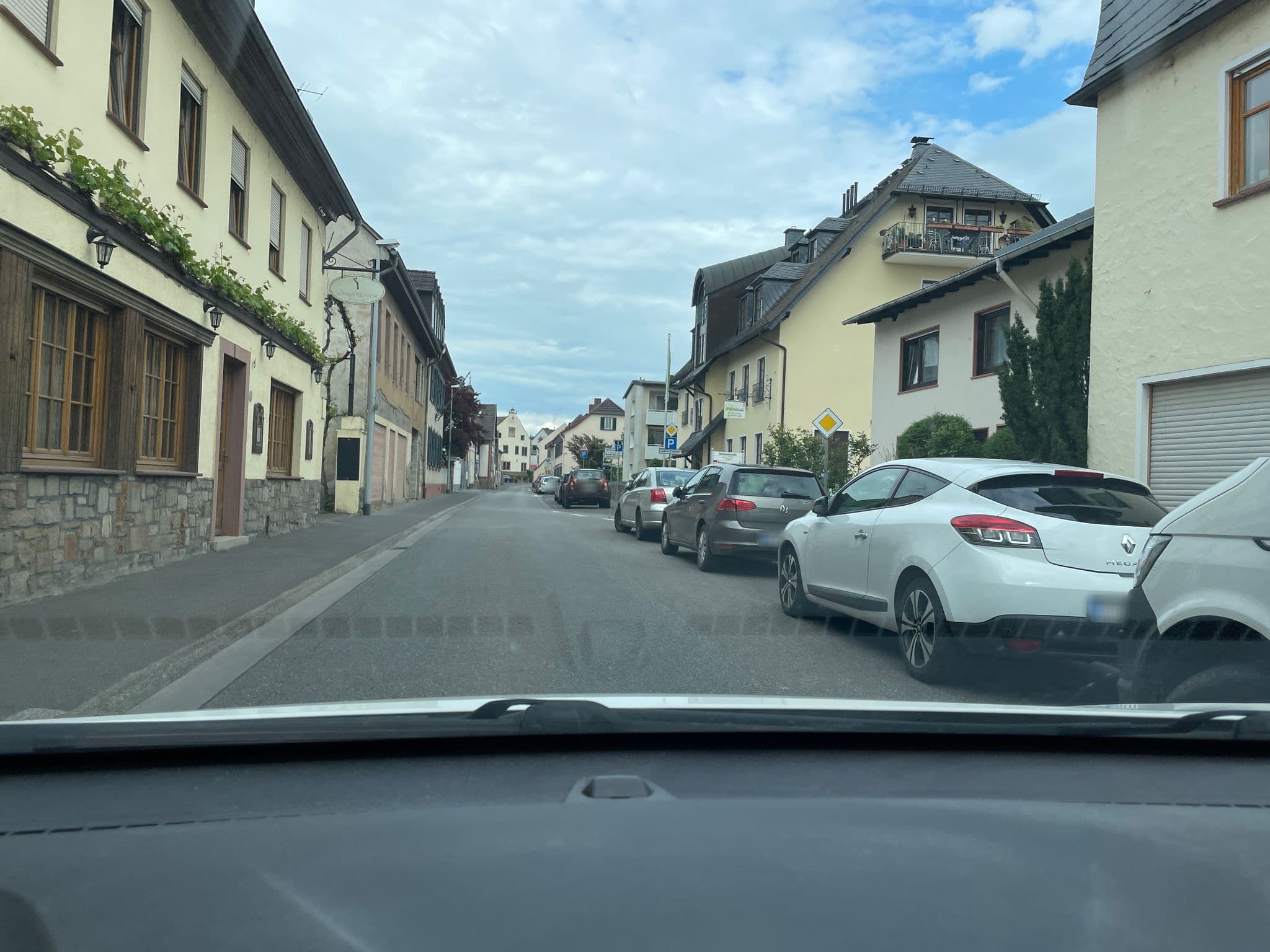 Street view near Nägler's Fine Lounge Hotel, Geisenheim — © user4245 (CC BY-SA · Mapillary)