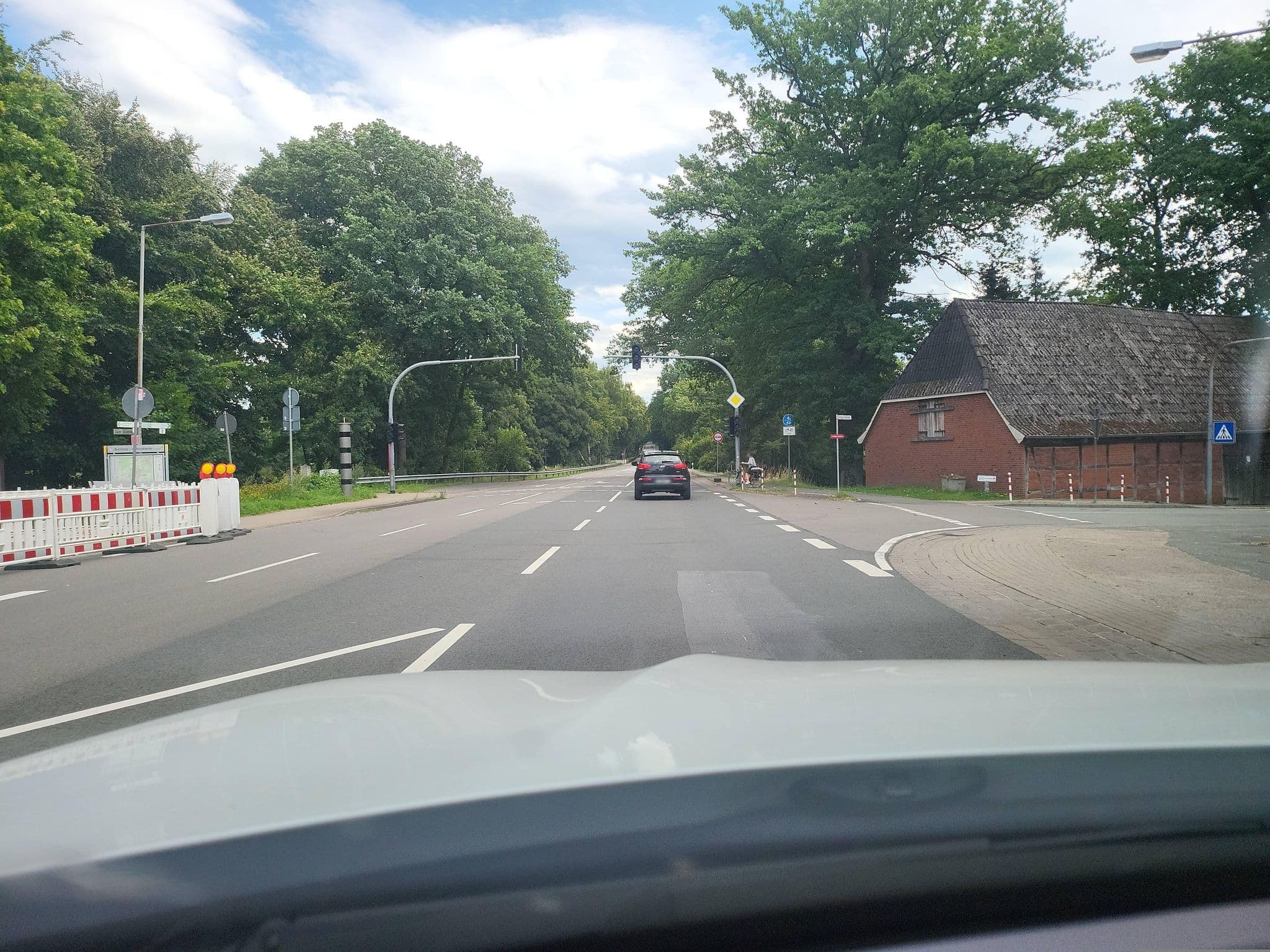 Street view near Hotel Vessens Hoff, Kakenstorf — © DerMaster0815 (CC BY-SA · Mapillary)