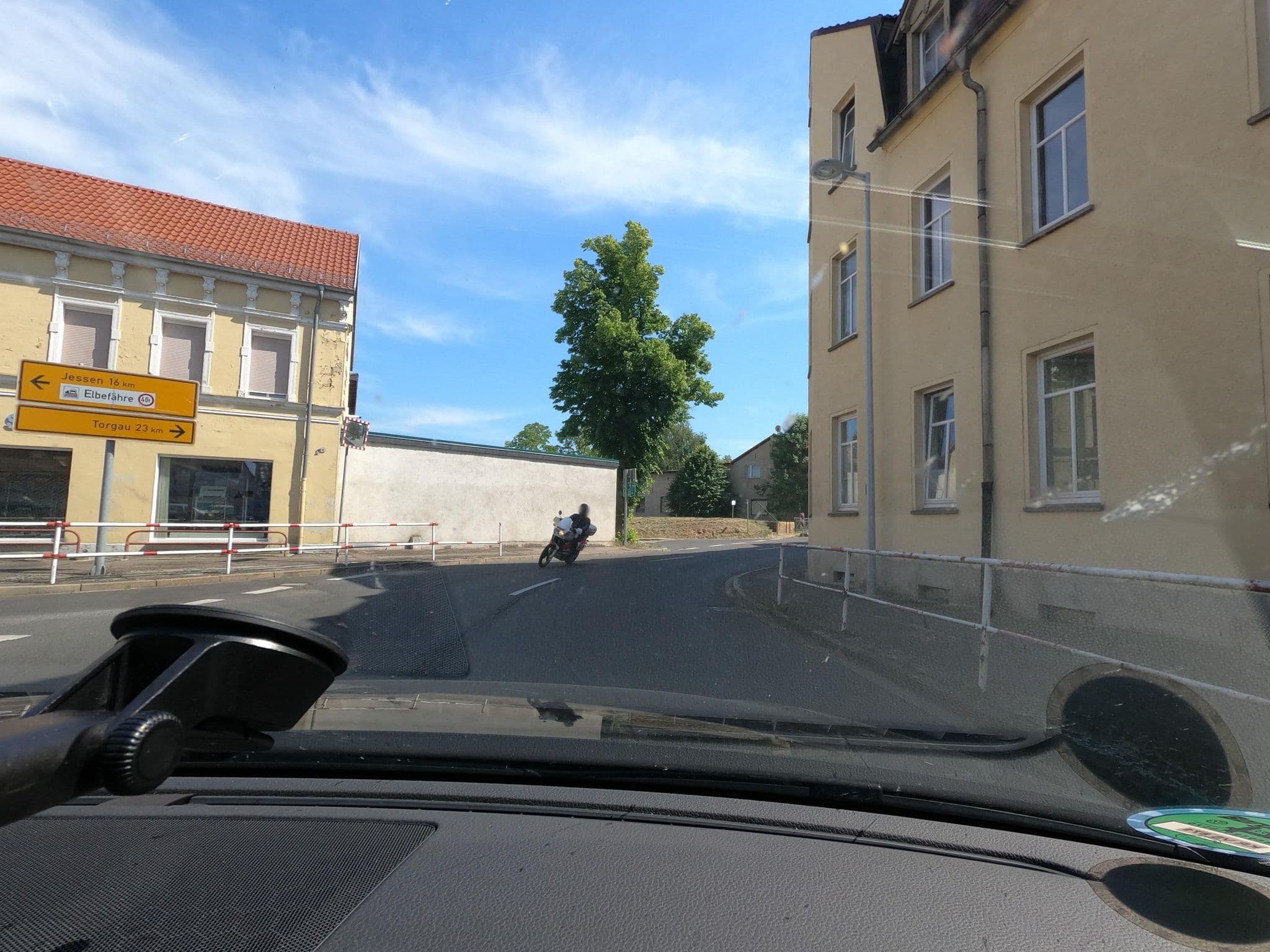 Street view near Pension Schütze, Pretzsch — © saschahaberkorn (CC BY-SA · Mapillary)