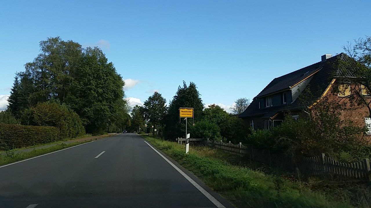 Street view near Anneliese Baden, Hemslingen — © tian (CC BY-SA · Mapillary)