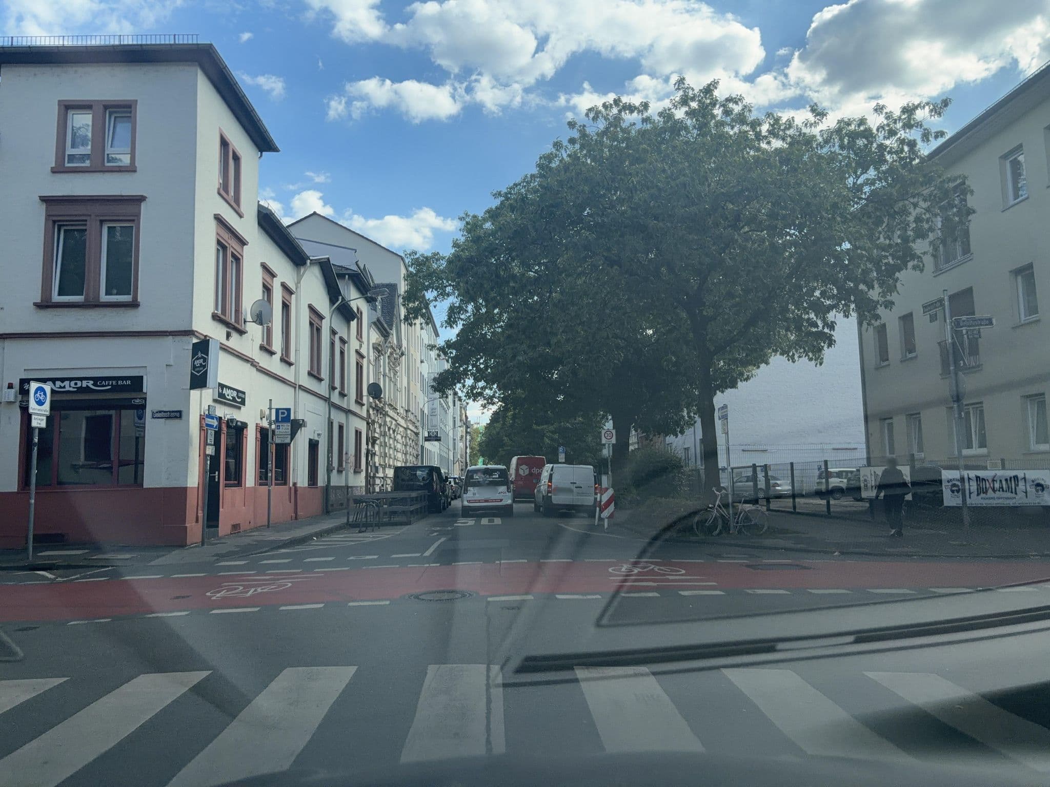 Street view near Hotel Atlas, Offenbach — © robffm (CC BY-SA · Mapillary)