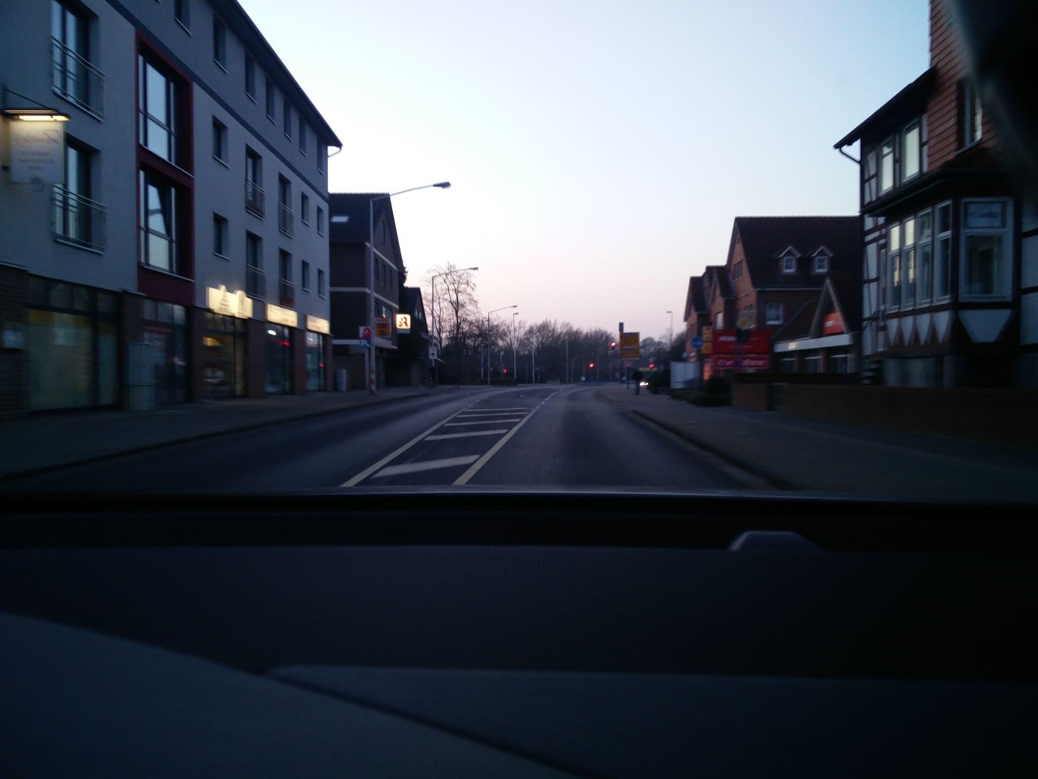 Street view near Hotel Restaurant Kretschmanns, Sehnde — © bierti (CC BY-SA · Mapillary)