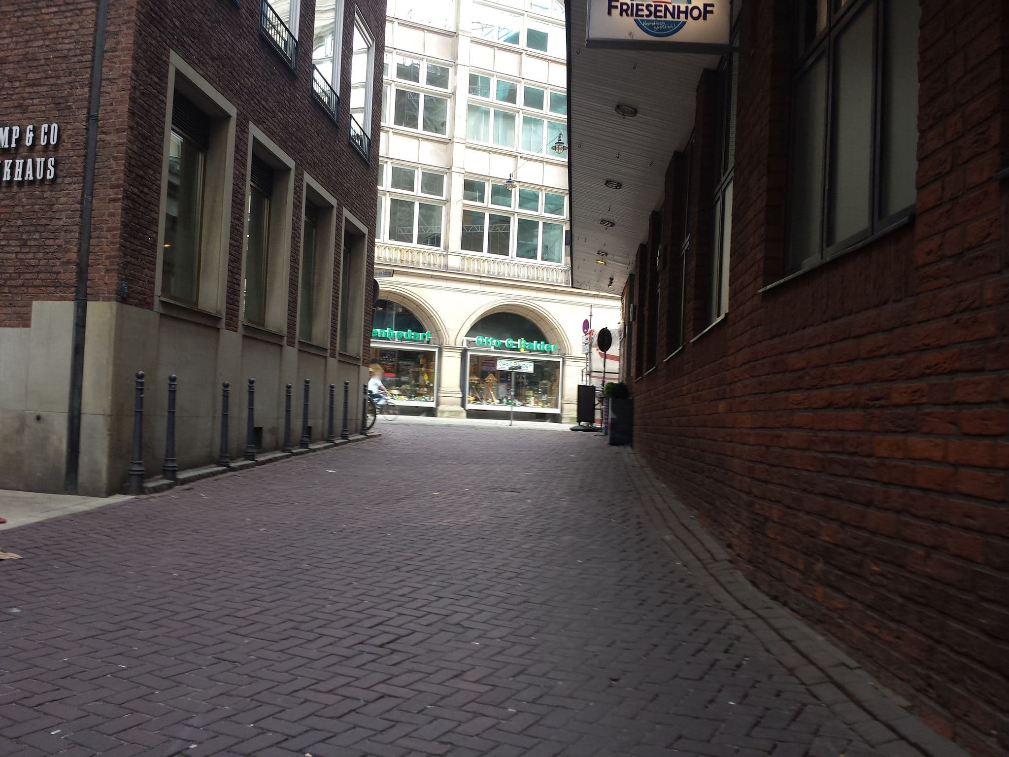 Street view near H+ Hotel Bremen, Bremen — © hubert87 (CC BY-SA · Mapillary)