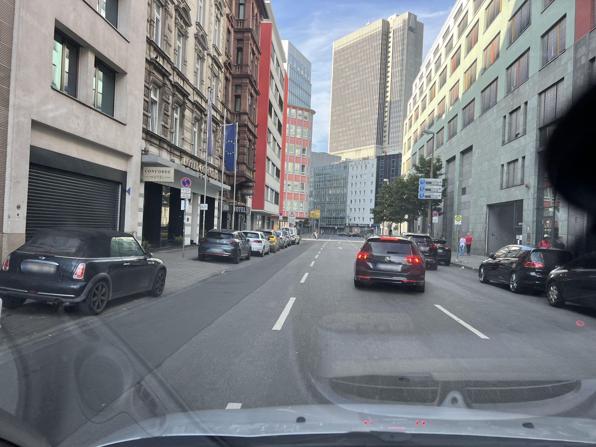 Street view near Concorde, Frankfurt am Main