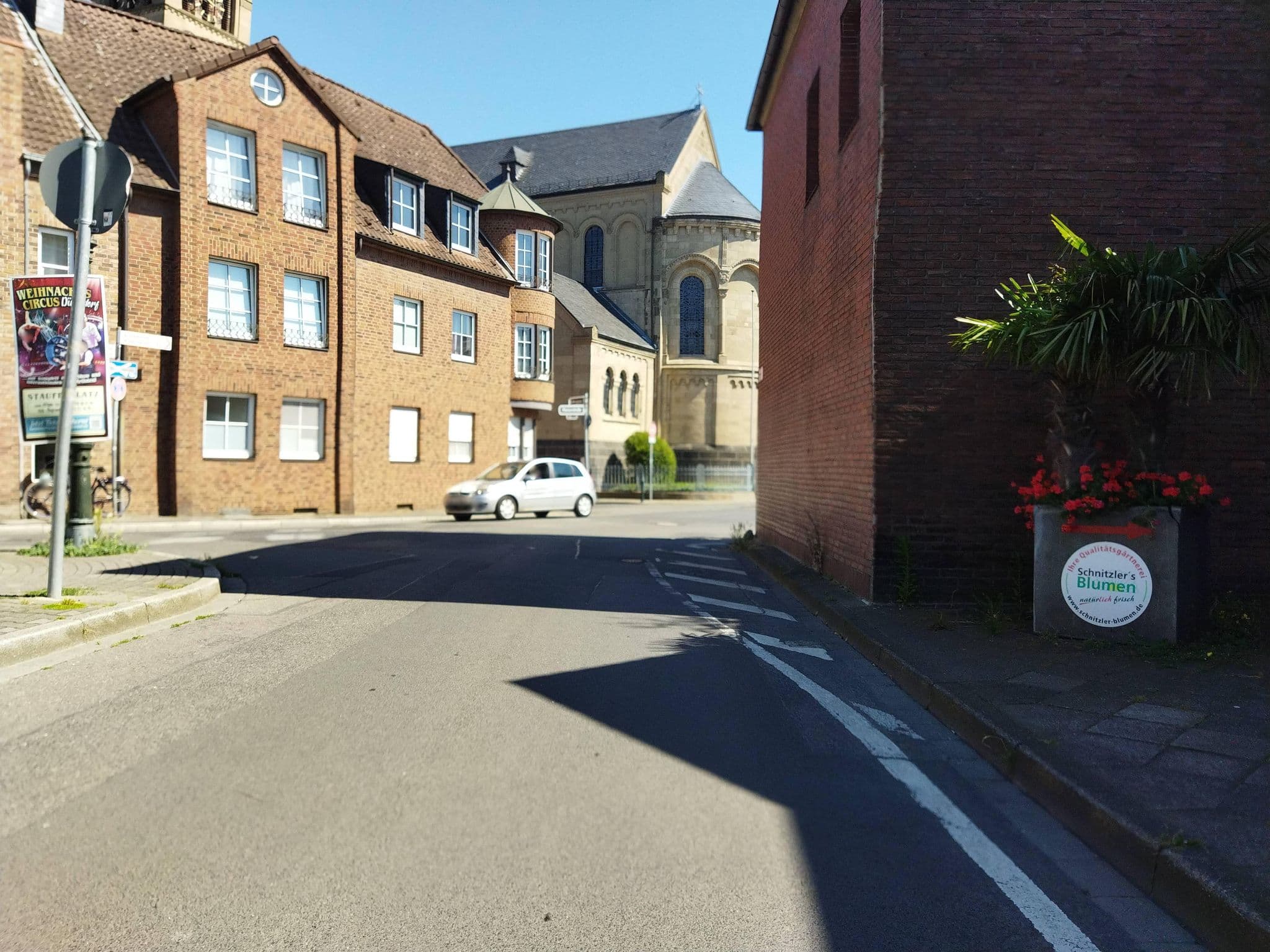 Street view near Hotel Garni Landhaus Hamm, Düsseldorf — © changchun1 (CC BY-SA · Mapillary)