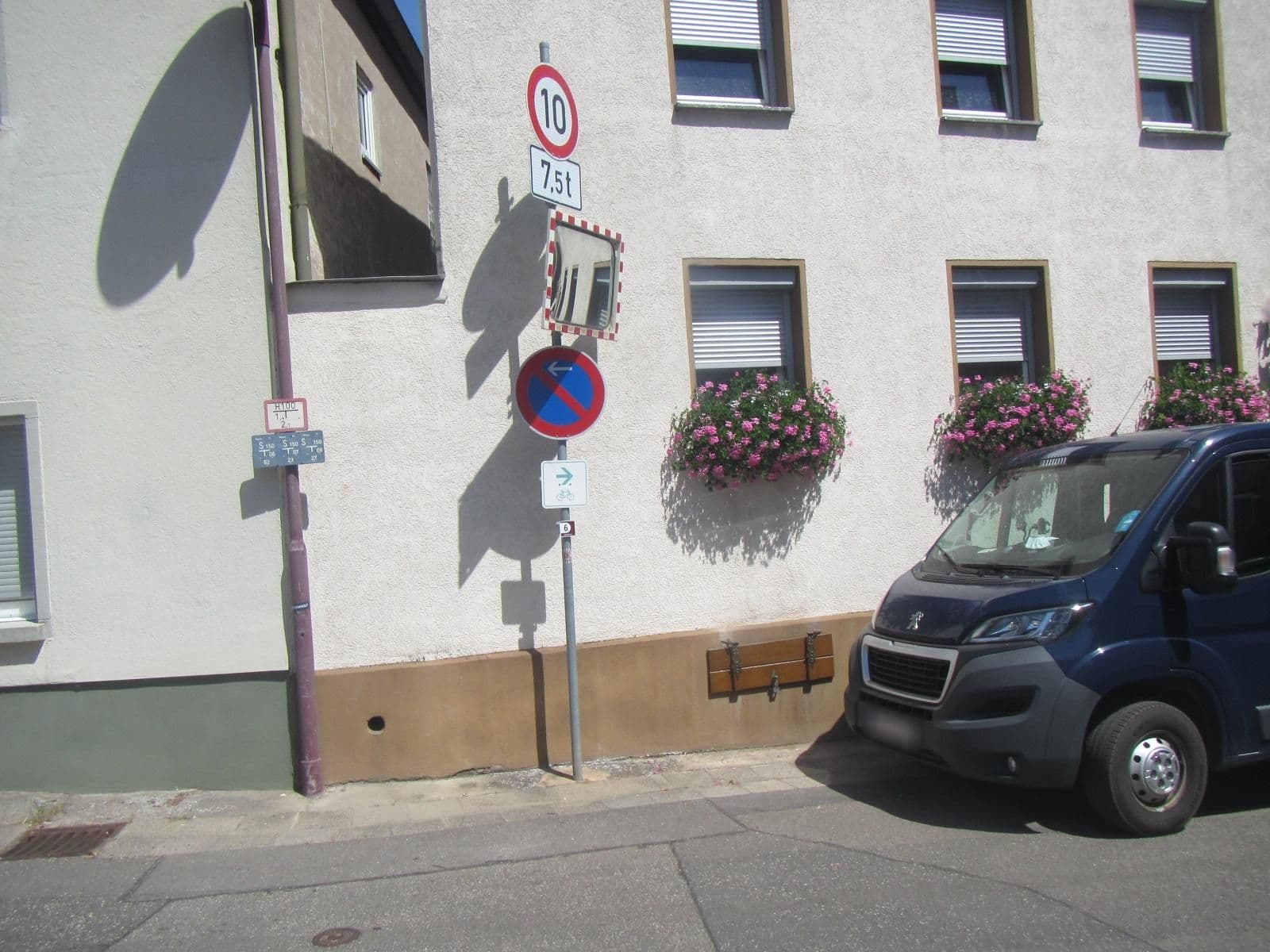 Street view near Gästehaus Böbinger, Ilbesheim — © VIA_TZ (CC BY-SA · Mapillary)