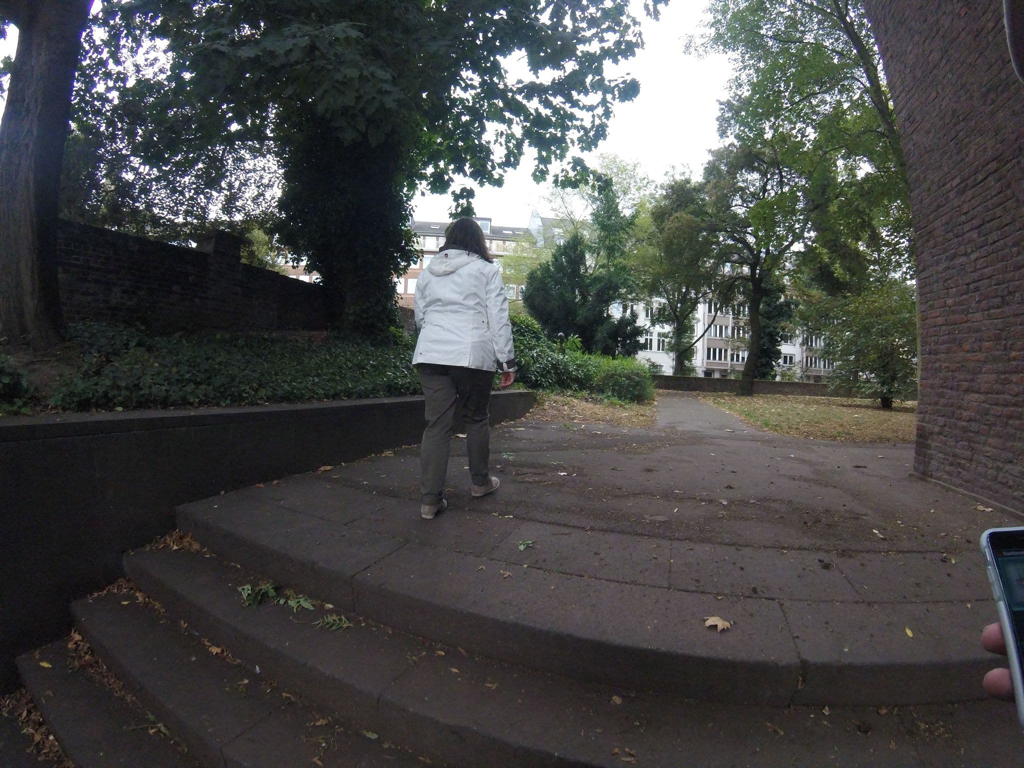 Street view near Hotel Orangerie, Düsseldorf — © chuck (CC BY-SA · Mapillary)