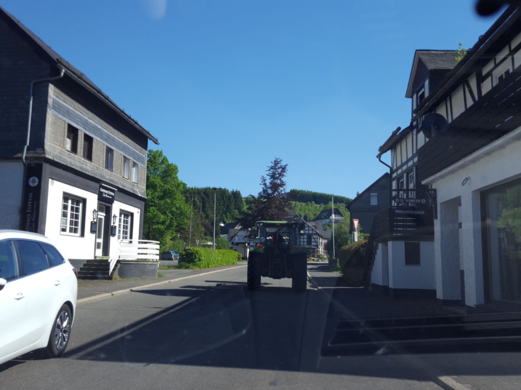 Street view near Ferienhaus Kleine Villa, Bödefeld — © ghyze (CC BY-SA · Mapillary)