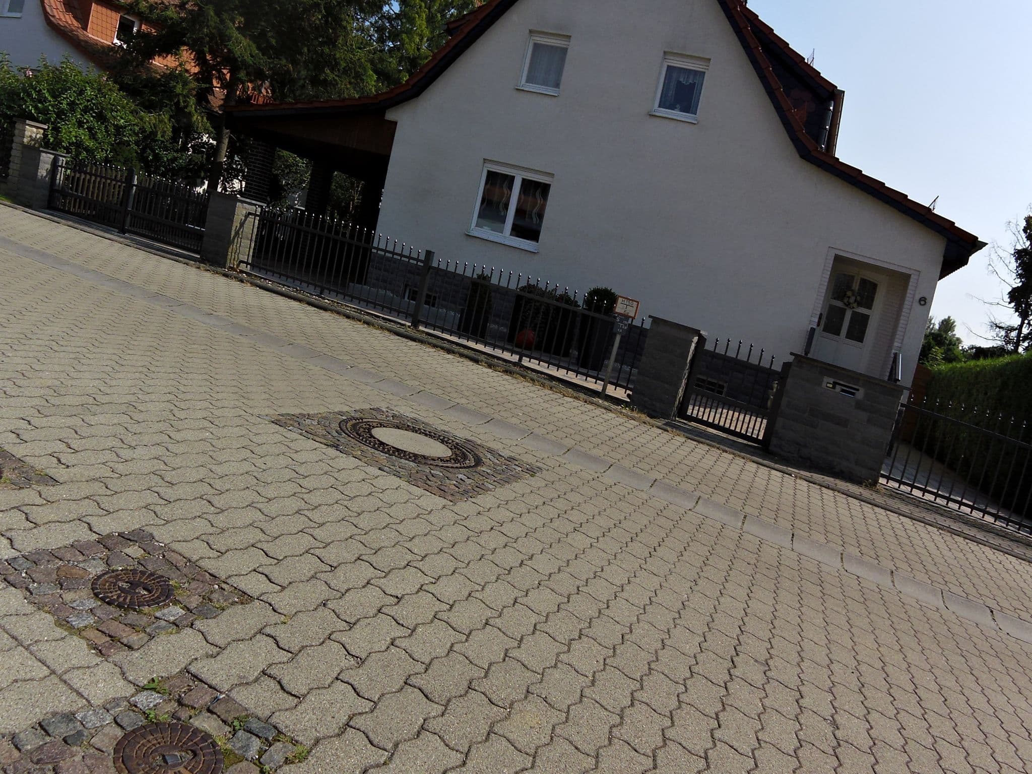 Street view near Pension und FeWo Löhr, Gohlis — © zoegglmeyr (CC BY-SA · Mapillary)