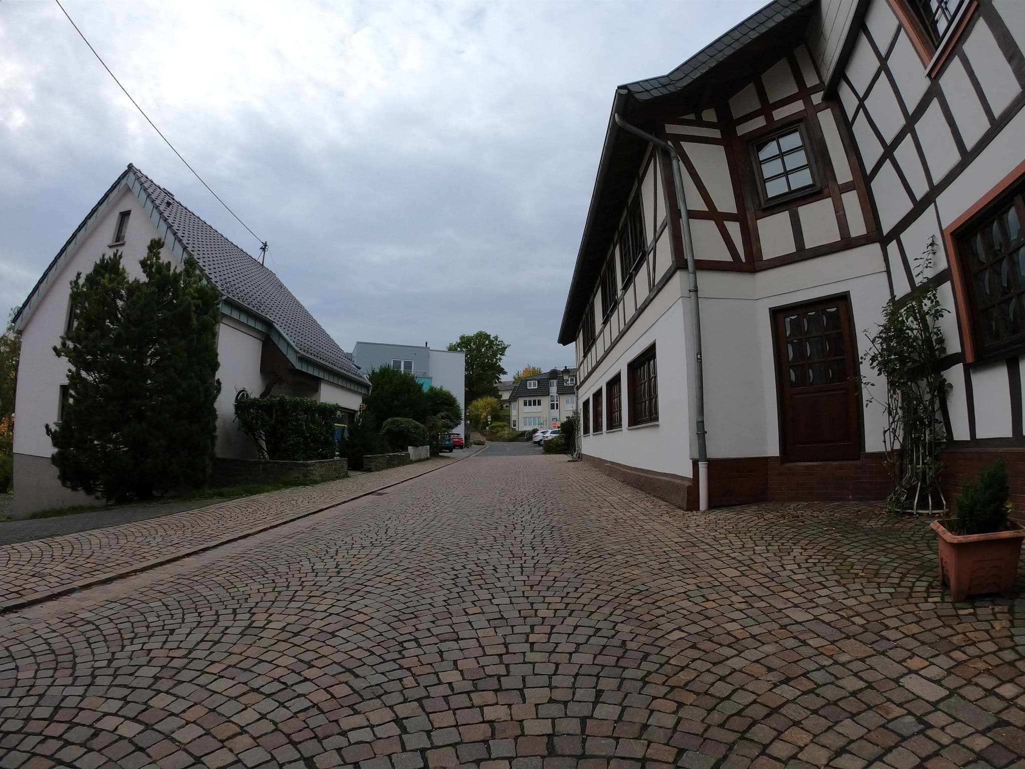 Street view near Hotel Restaurant "Zur Post", Windhagen — © bernd1960 (CC BY-SA · Mapillary)