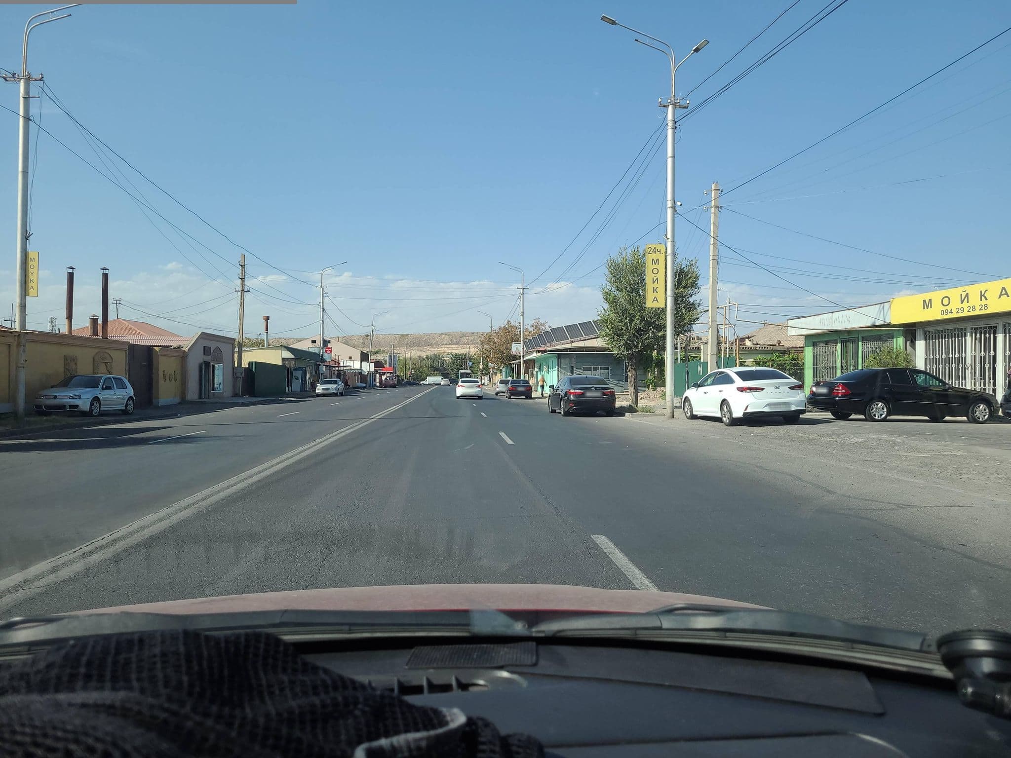 Street view near Lux Plaza Hotel, Parakar — © noktoborus (CC BY-SA · Mapillary)