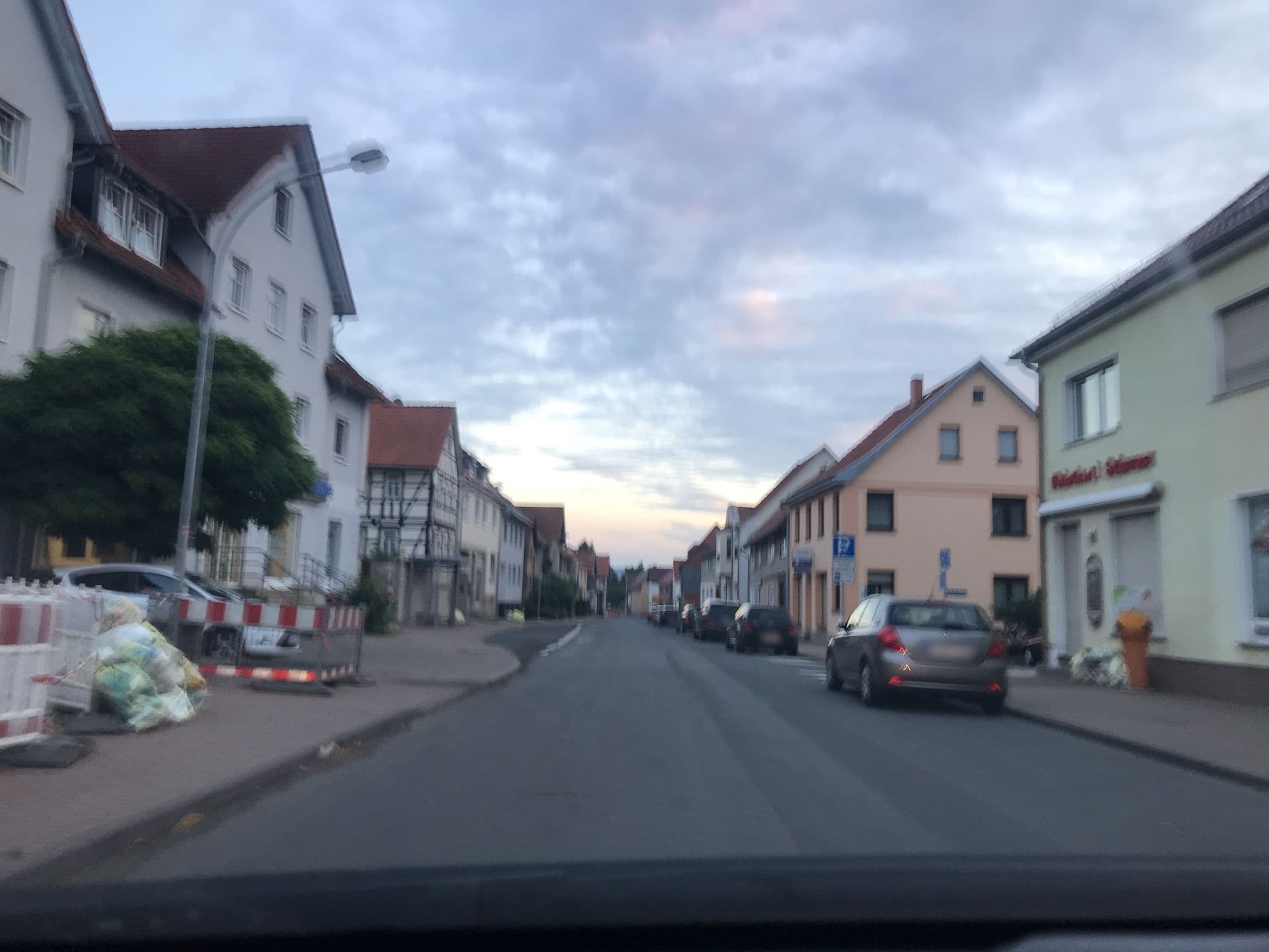 Street view near Landgasthaus Huke, Niederorschel — © saschahaberkorn (CC BY-SA · Mapillary)