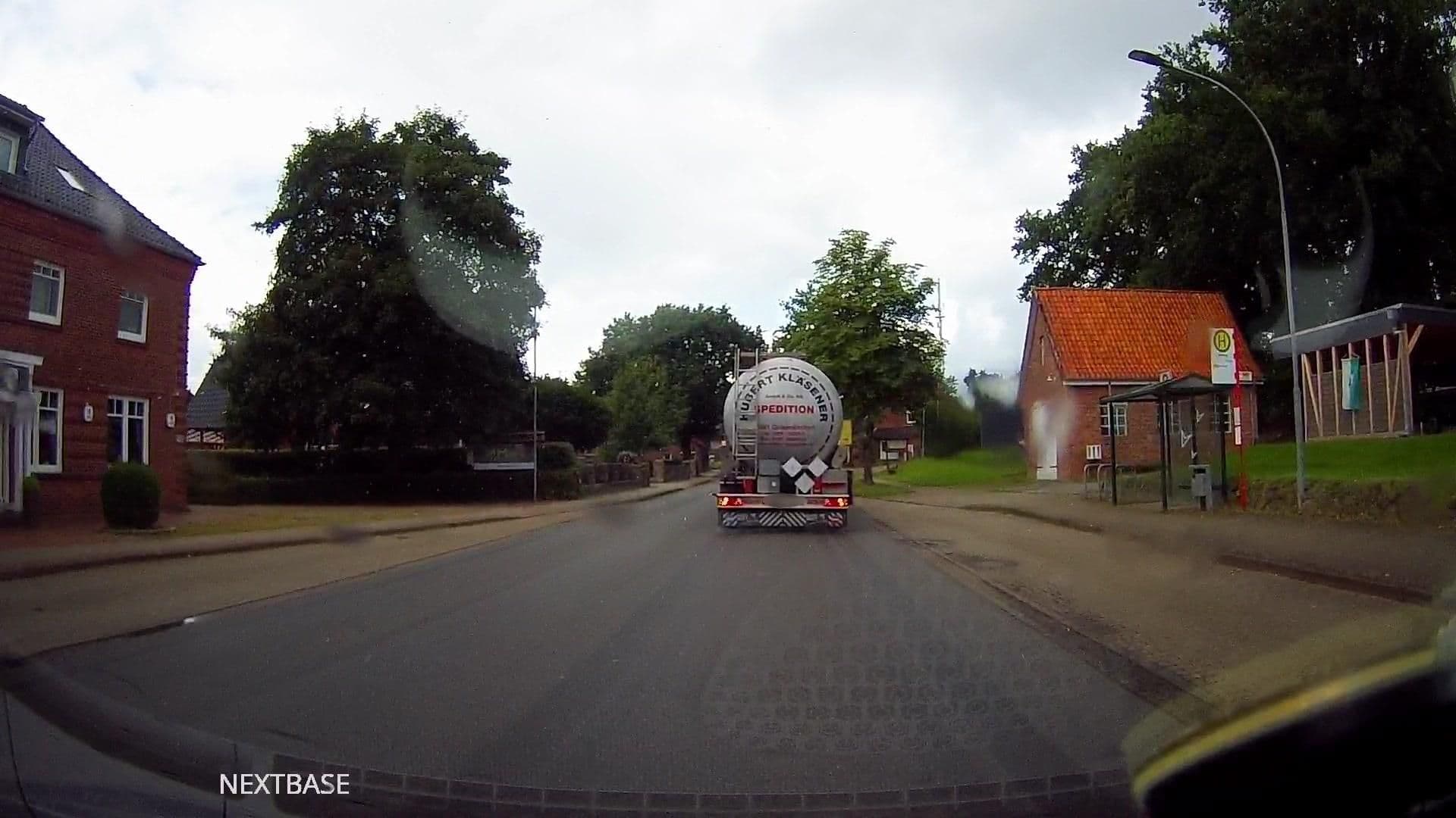 Street view near Hotel Dimas, Welle — © derlipper (CC BY-SA · Mapillary)