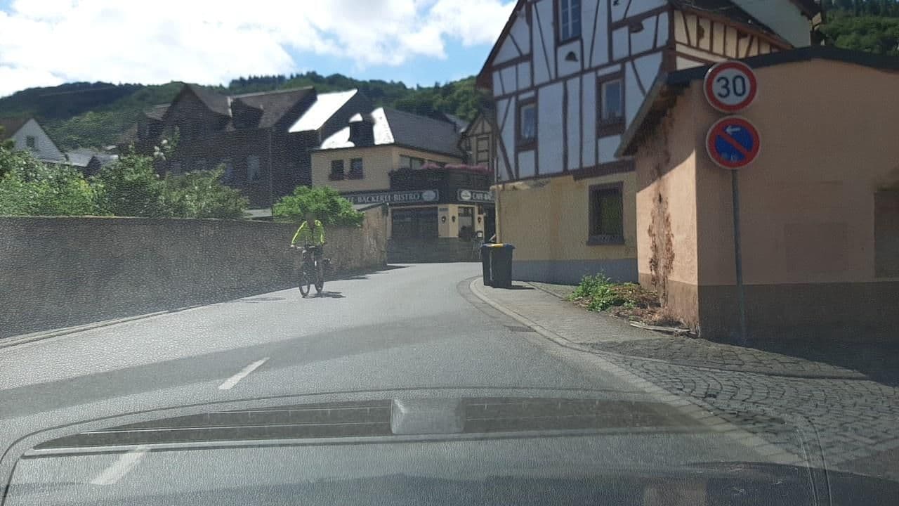 Street view near Hotel-garni »Zur schönen Aussicht«, Cochem — © Lowiekse (CC BY-SA · Mapillary)