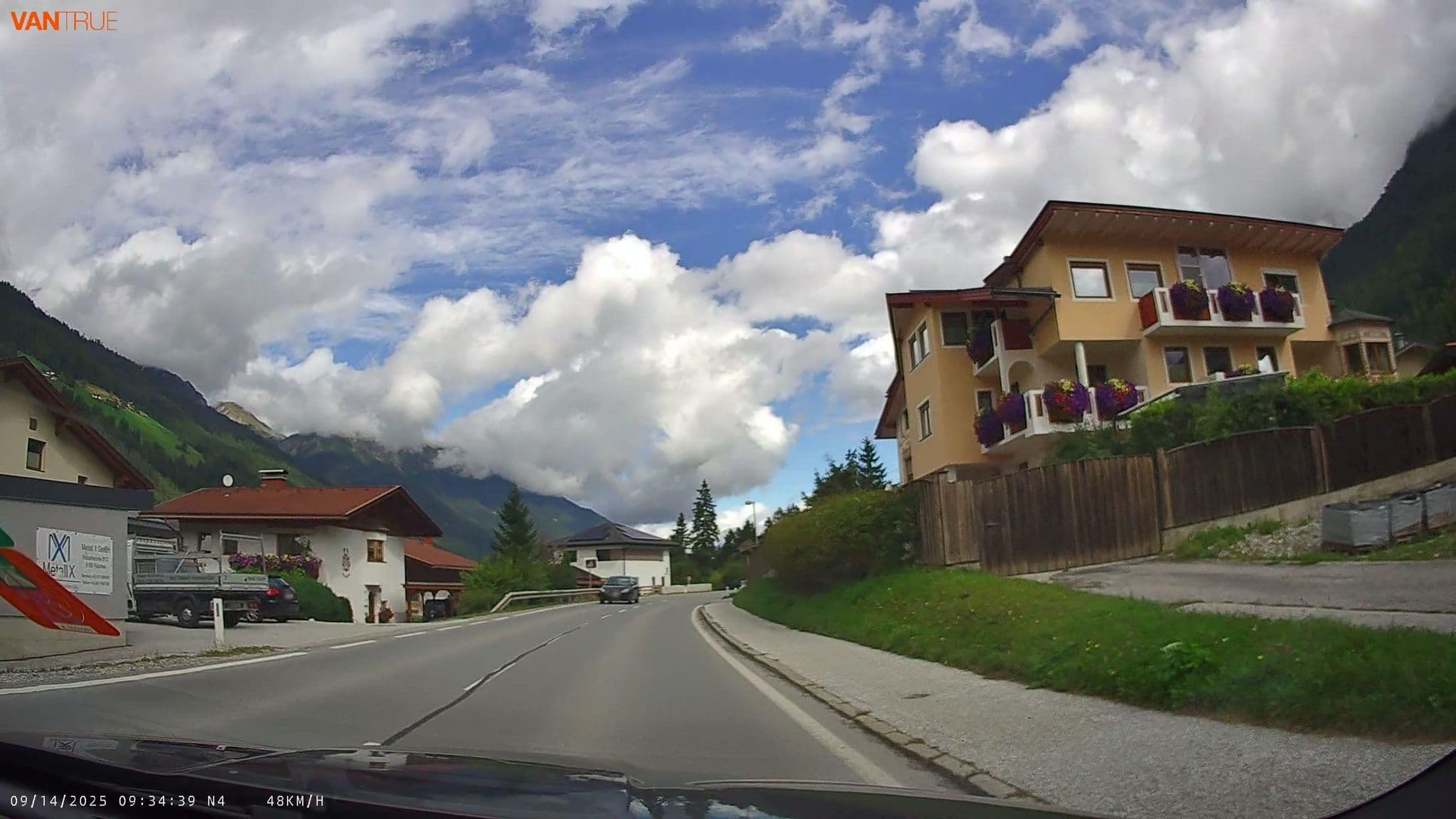 Street view near Haus Steinbock, Medraz — © fcignat (CC BY-SA · Mapillary)