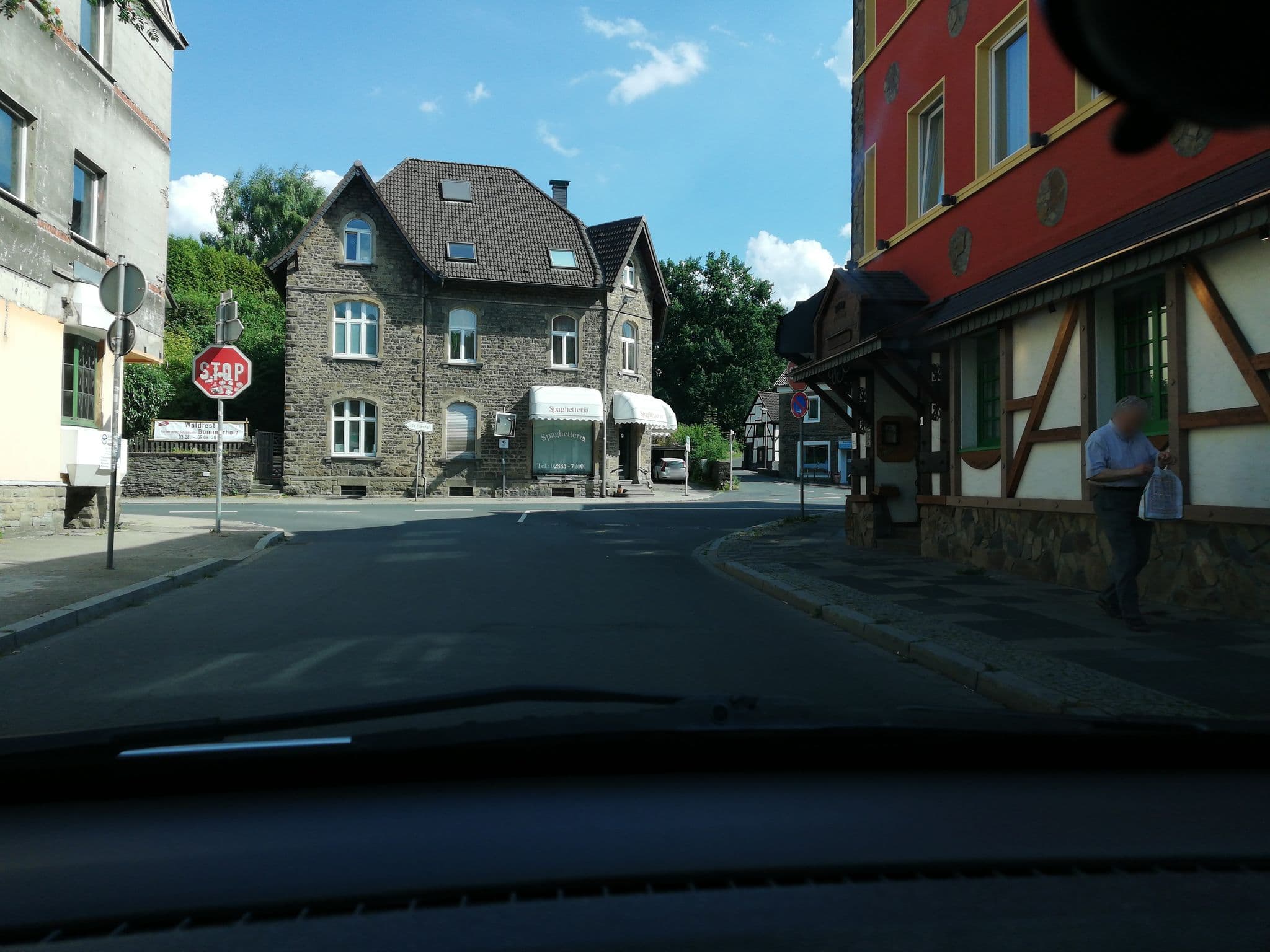 Street view near Elbschetal, Hotel / Restaurant, Wetter — © thoschi (CC BY-SA · Mapillary)