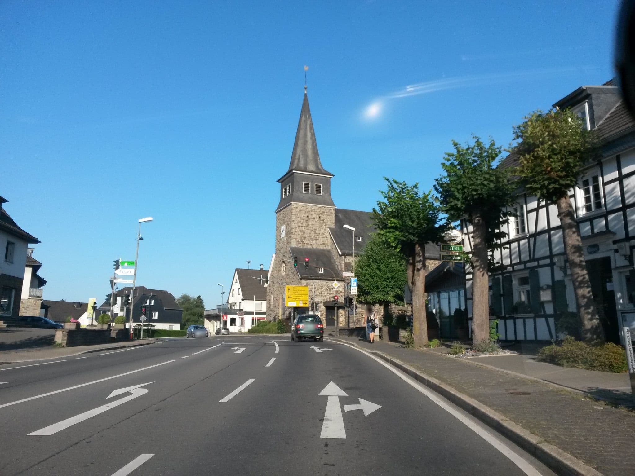 Street view near Restaurant Hotel Zur Post, Kürten — © uwekoch (CC BY-SA · Mapillary)