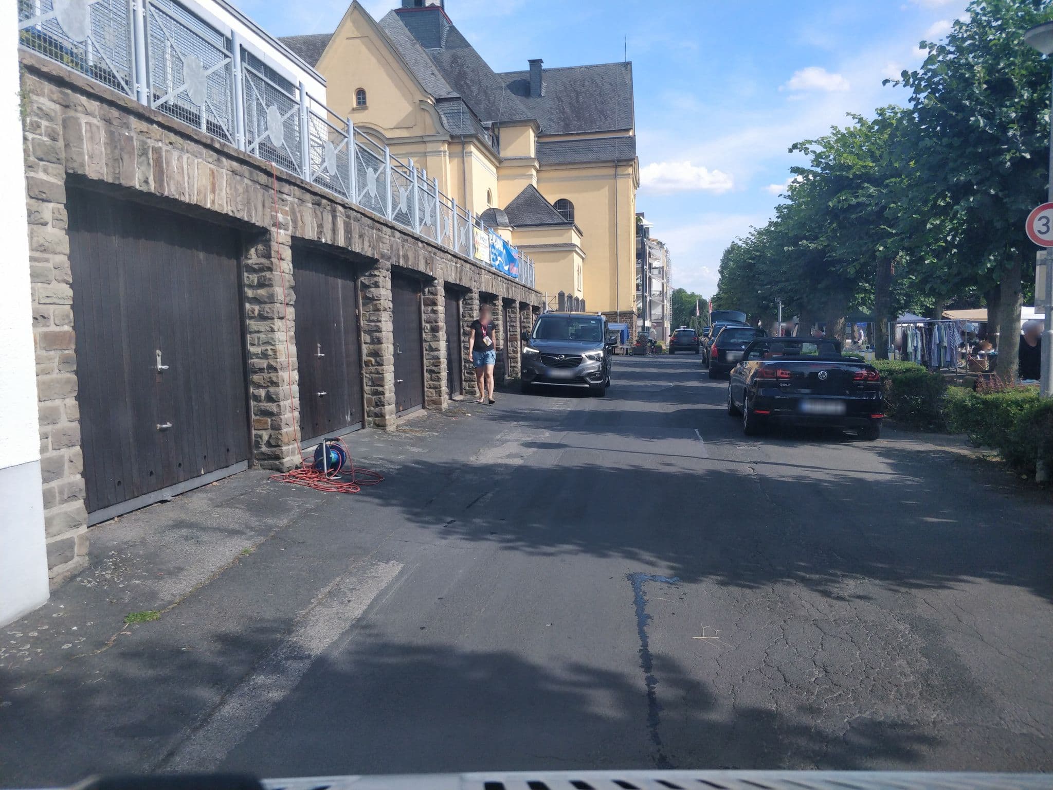 Street view near Zur Rheinschanz, Bad Hönningen — © raymond (CC BY-SA · Mapillary)
