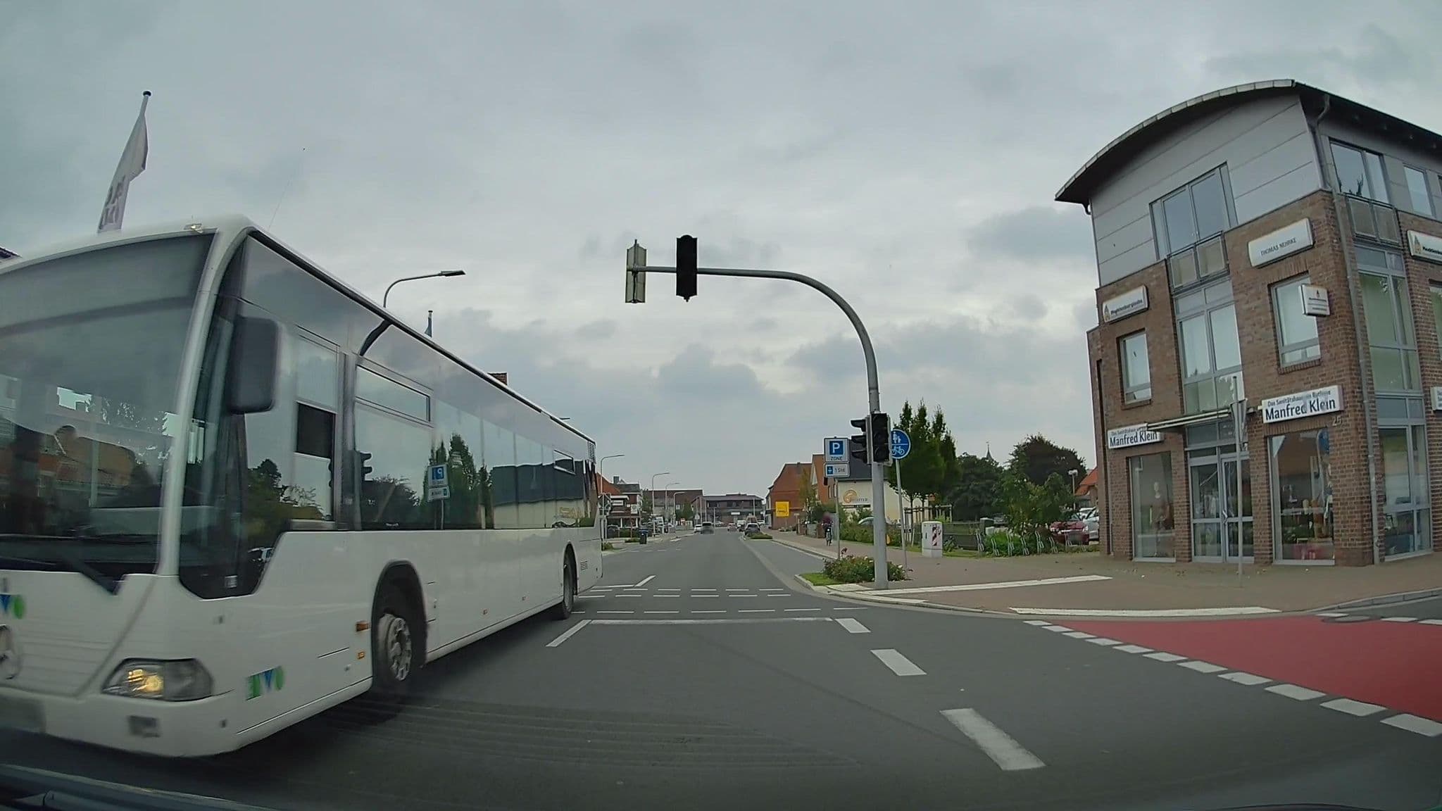 Street view near Hotel am Rathaus, Drochtersen — © hendel (CC BY-SA · Mapillary)