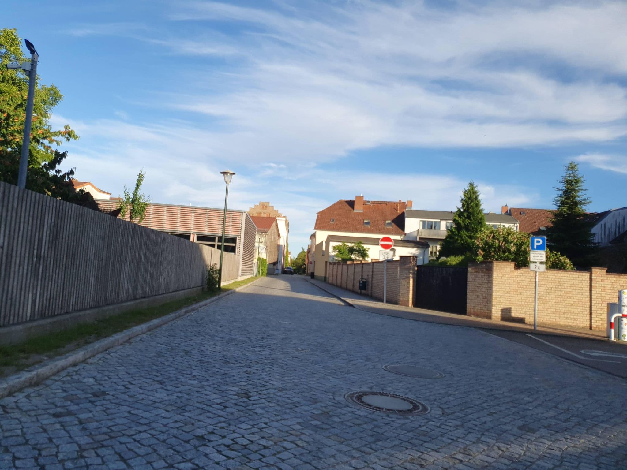 Street view near Andersen Hotel, Schwedt (Oder) — © account_not_used_anymore__952631 (CC BY-SA · Mapillary)