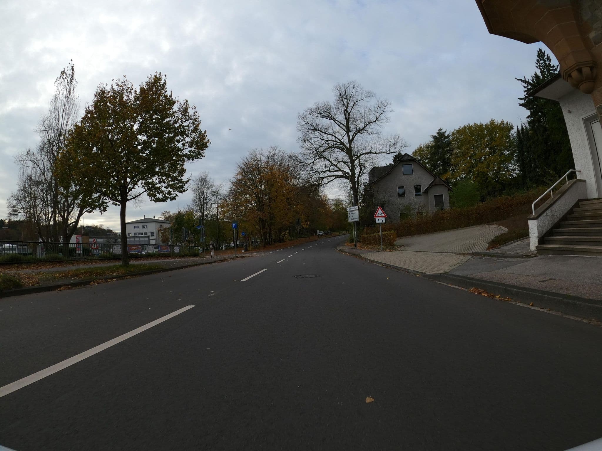 Street view near Parkhaus Hügel, Überruhr-Holthausen — © phitec (CC BY-SA · Mapillary)