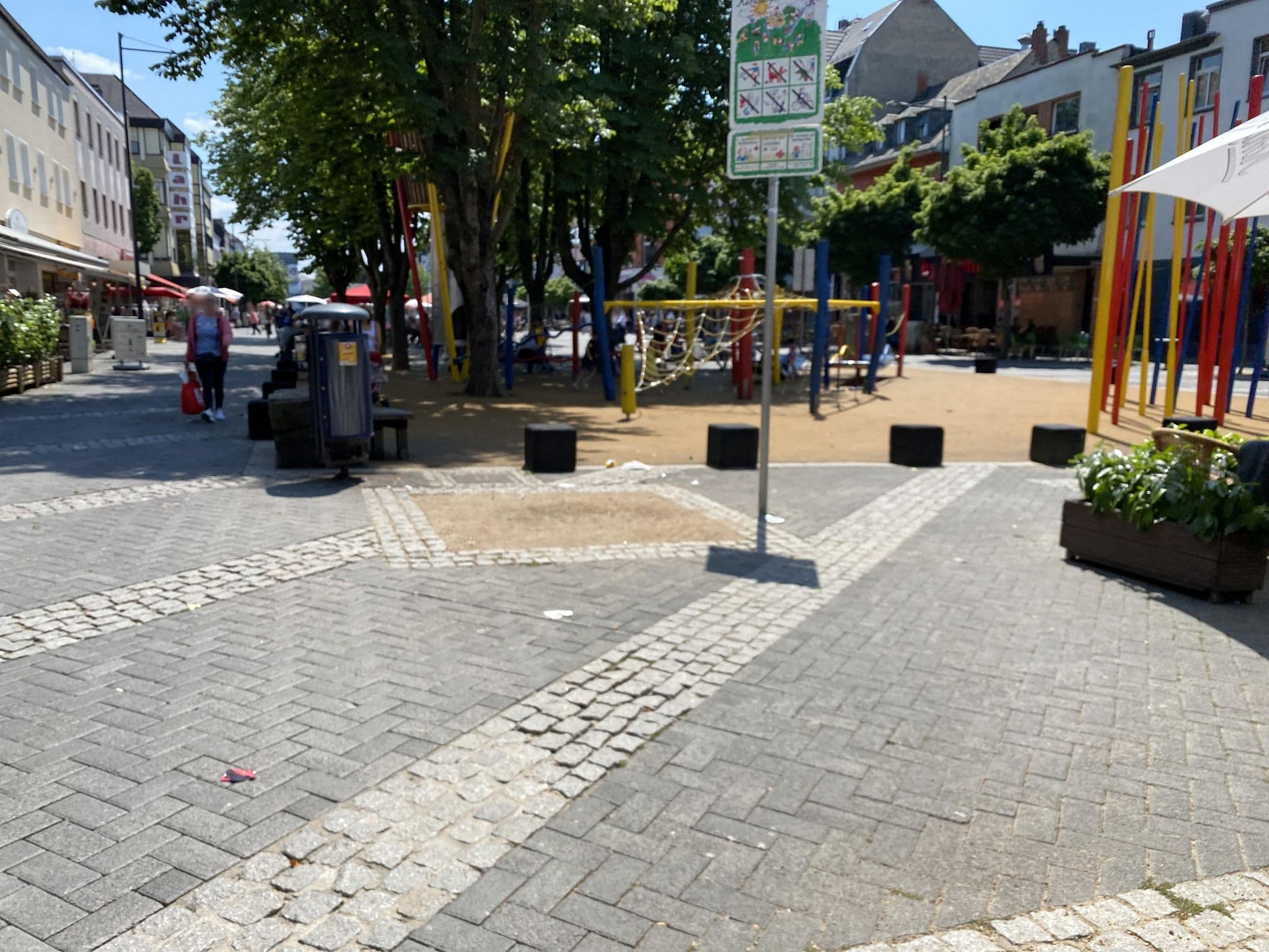 Street view near Drei Schweizer Hotel, Neuwied — © troher15 (CC BY-SA · Mapillary)