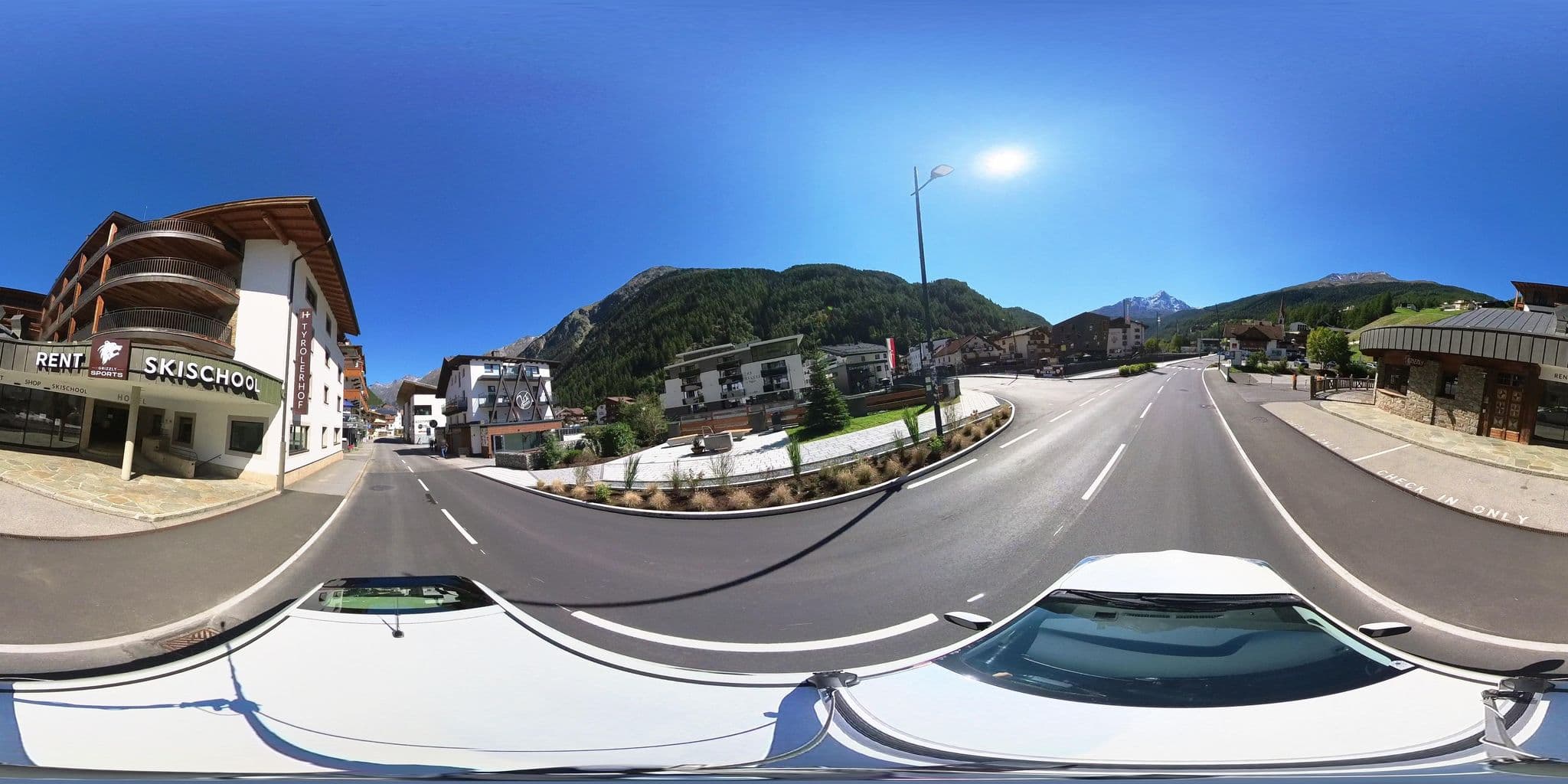 Street view near Tyrolerhof, Sölden