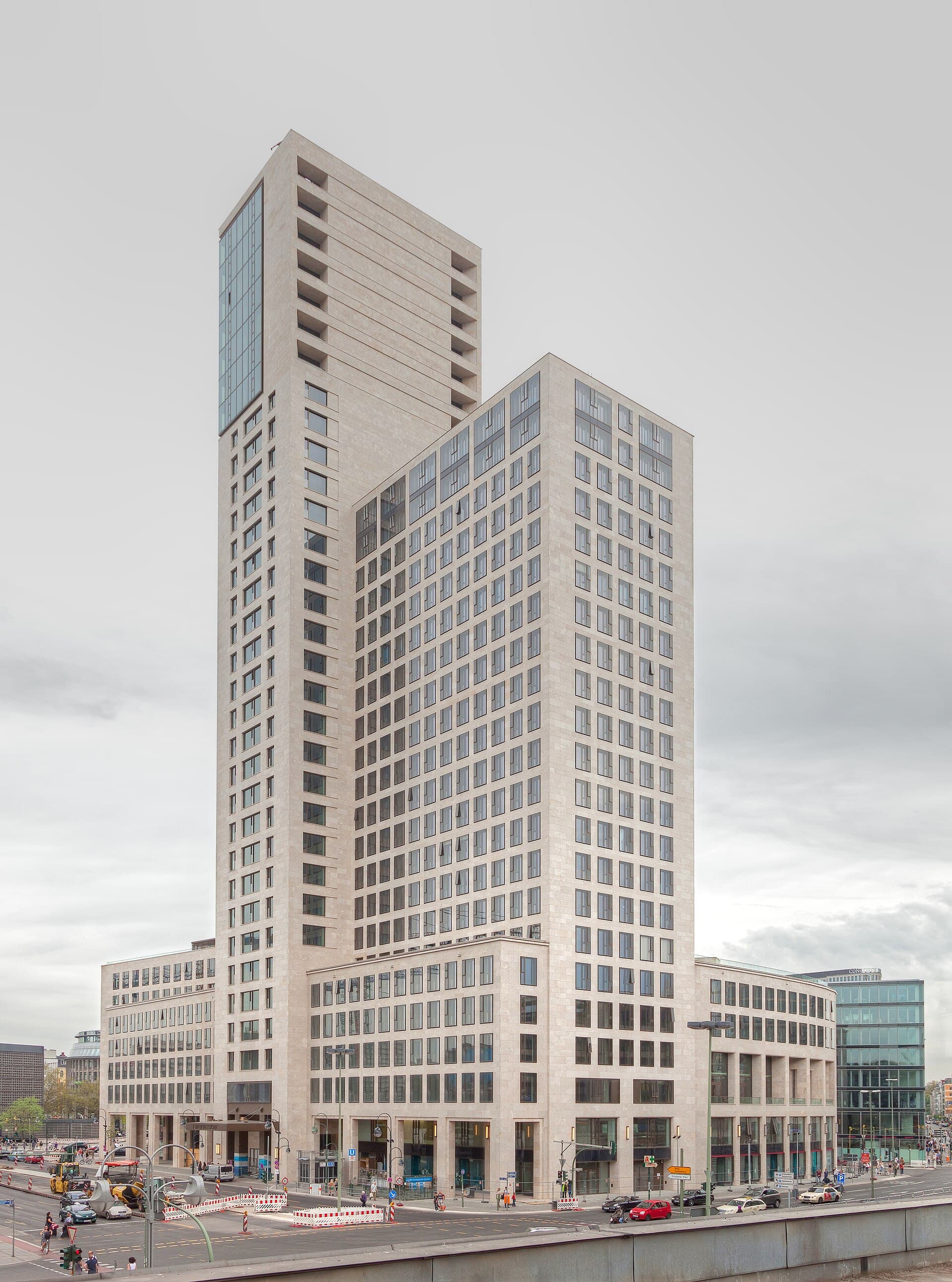 Waldorf Astoria Berlin (via Wikimedia Commons, CC BY-SA 3.0)