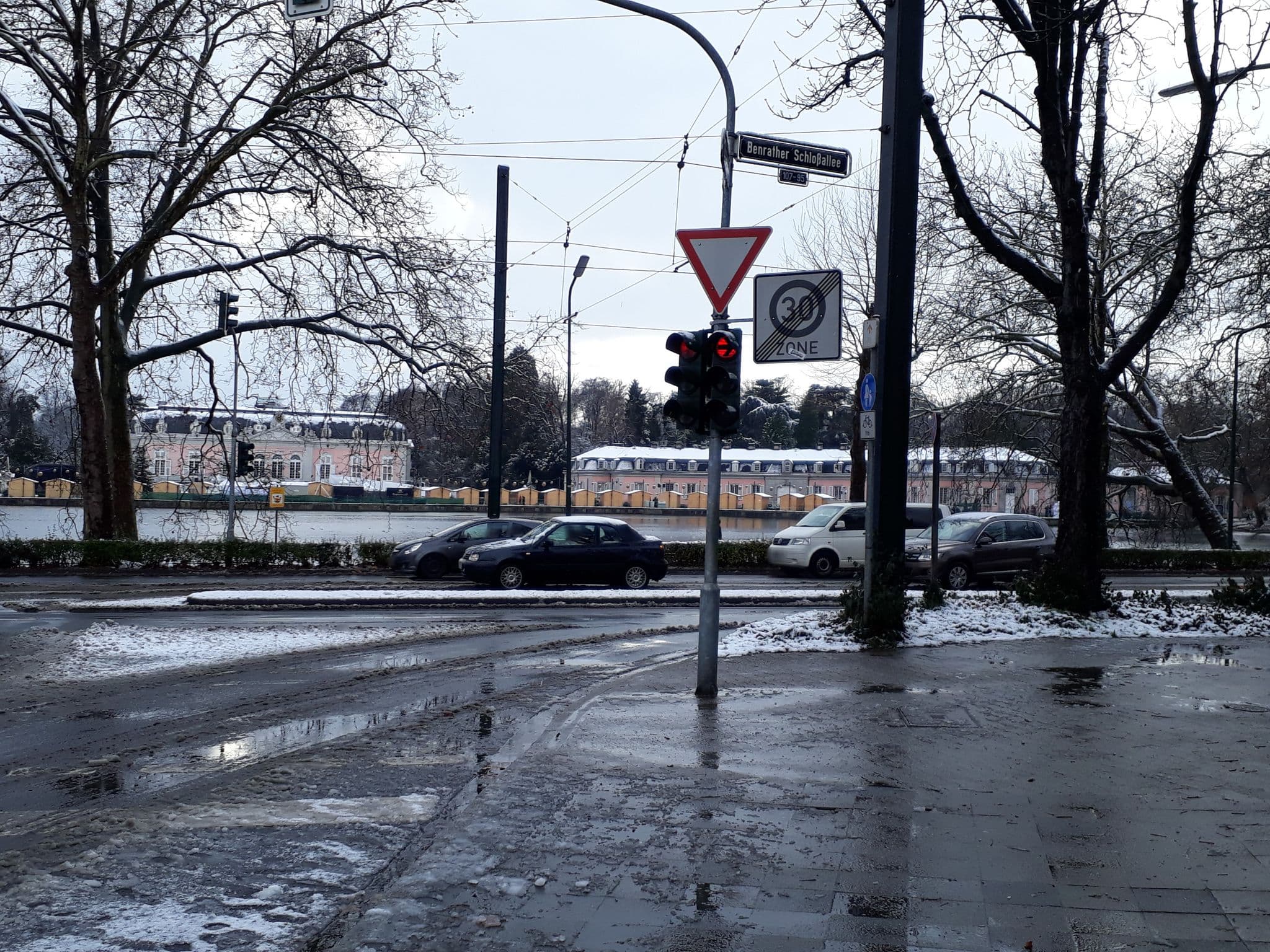 Street view near Schloß Hotel Benrath, Hilden — © gogoofy (CC BY-SA · Mapillary)