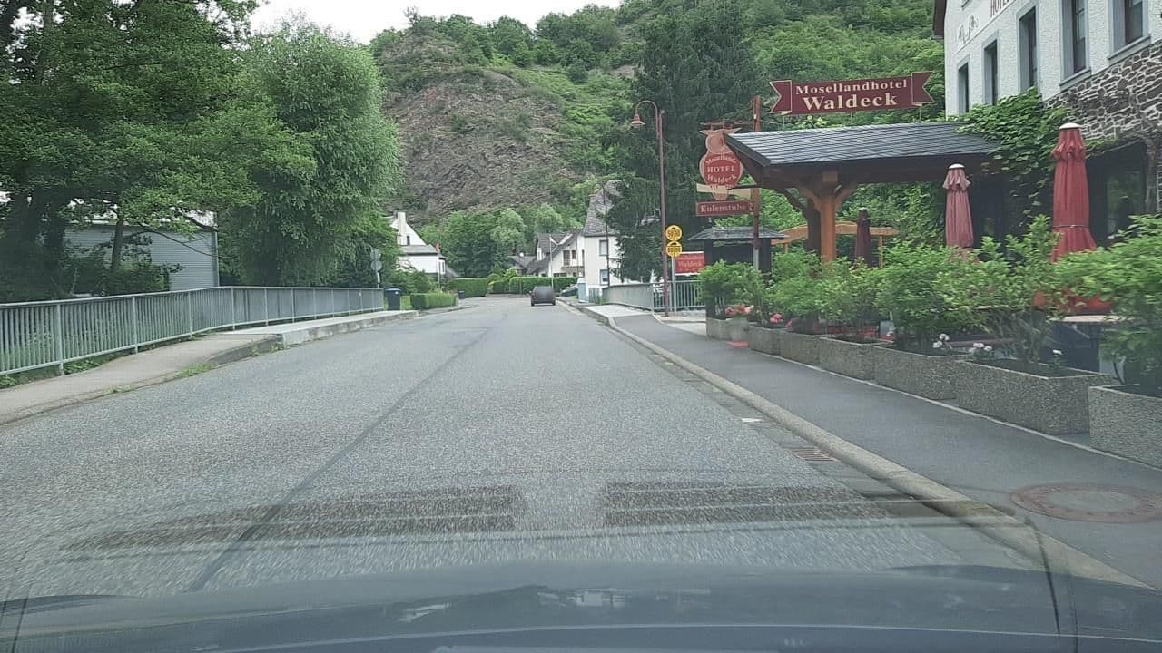 Street view near Moselhotel Waldeck, Löf — © Lowiekse (CC BY-SA · Mapillary)