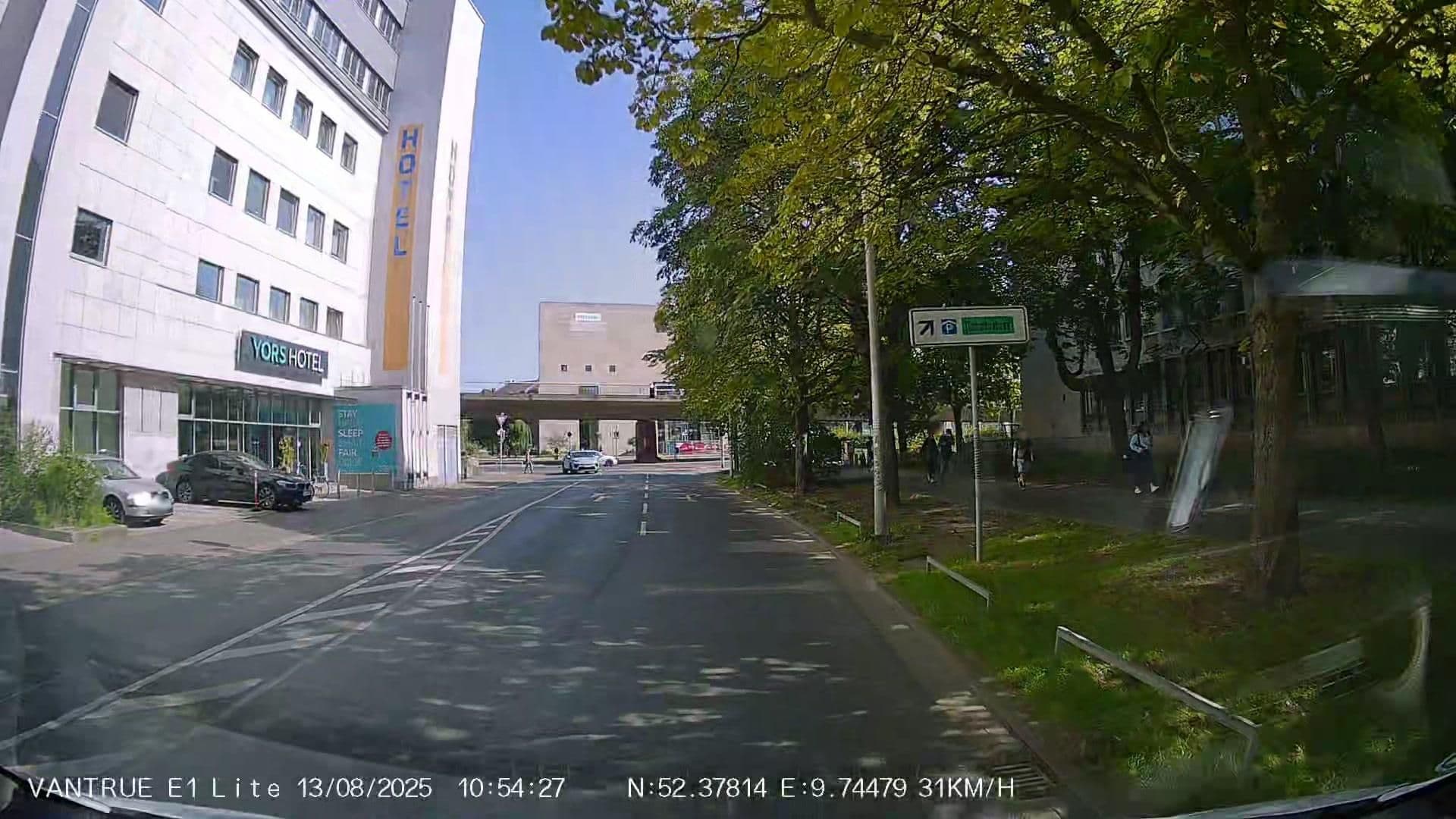 Street view near Yors, Oststadt — © Hightower- (CC BY-SA · Mapillary)