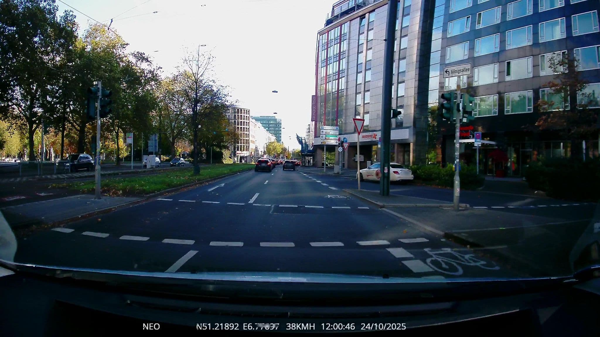 Street view near Leonardo Royal Hotel, Düsseldorf — © TechniPorter (CC BY-SA · Mapillary)