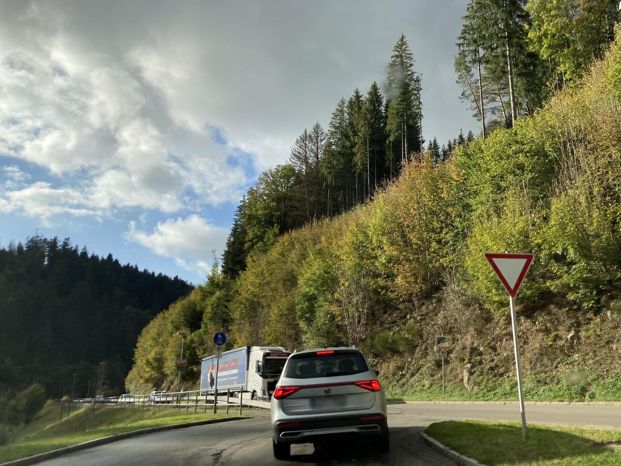 Street view near Wohnmobilplatz Nussbach - Triberg, Triberg — © tasmaniadevil (CC BY-SA · Mapillary)