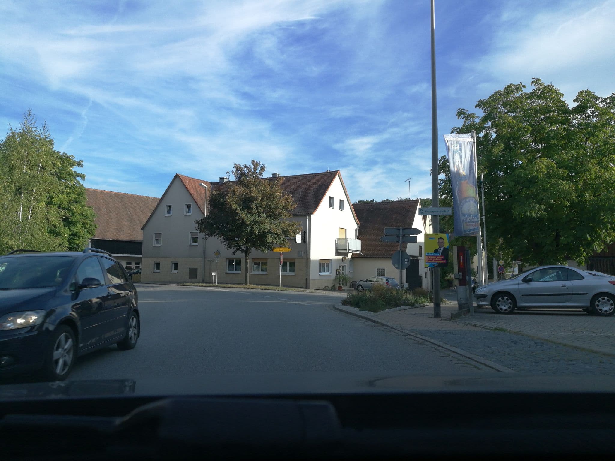 Street view near Gasthaus Zur Post, Herzogenaurach — © mike409 (CC BY-SA · Mapillary)