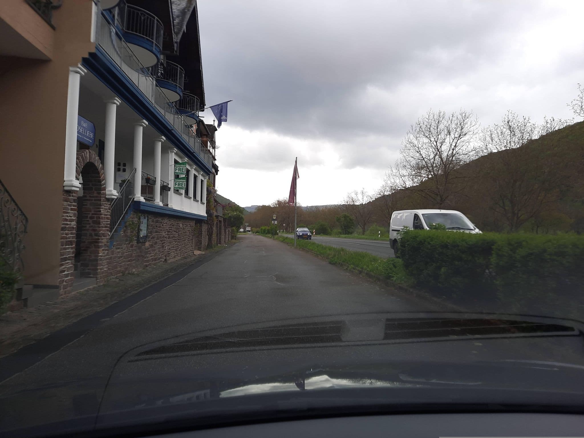 Street view near Erhard Pellio, Ediger-Eller — © Lowiekse (CC BY-SA · Mapillary)