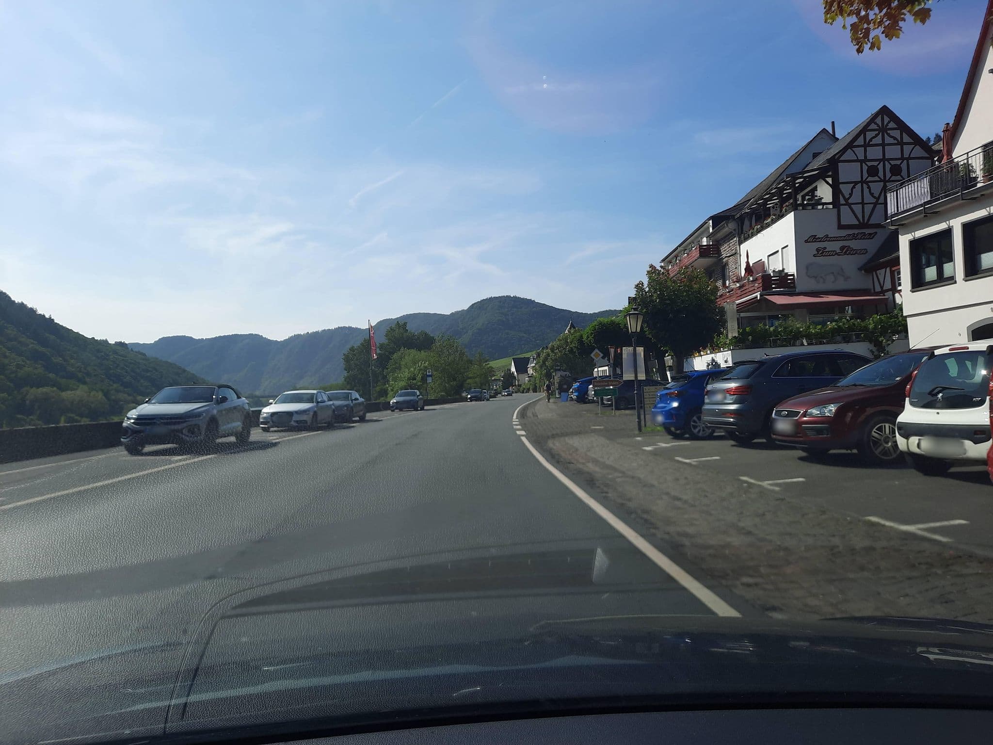 Street view near Hotel Feiden, Ediger-Eller — © Lowiekse (CC BY-SA · Mapillary)