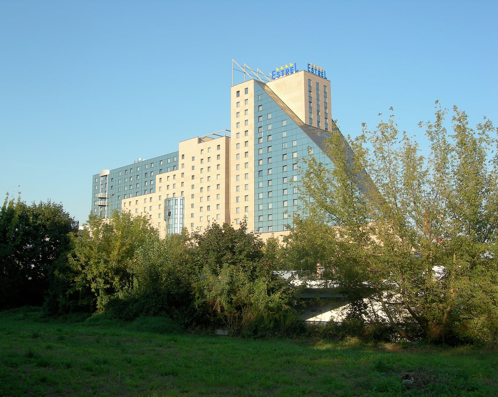 Estrel Berlin (via Wikimedia Commons, CC BY-SA 3.0)