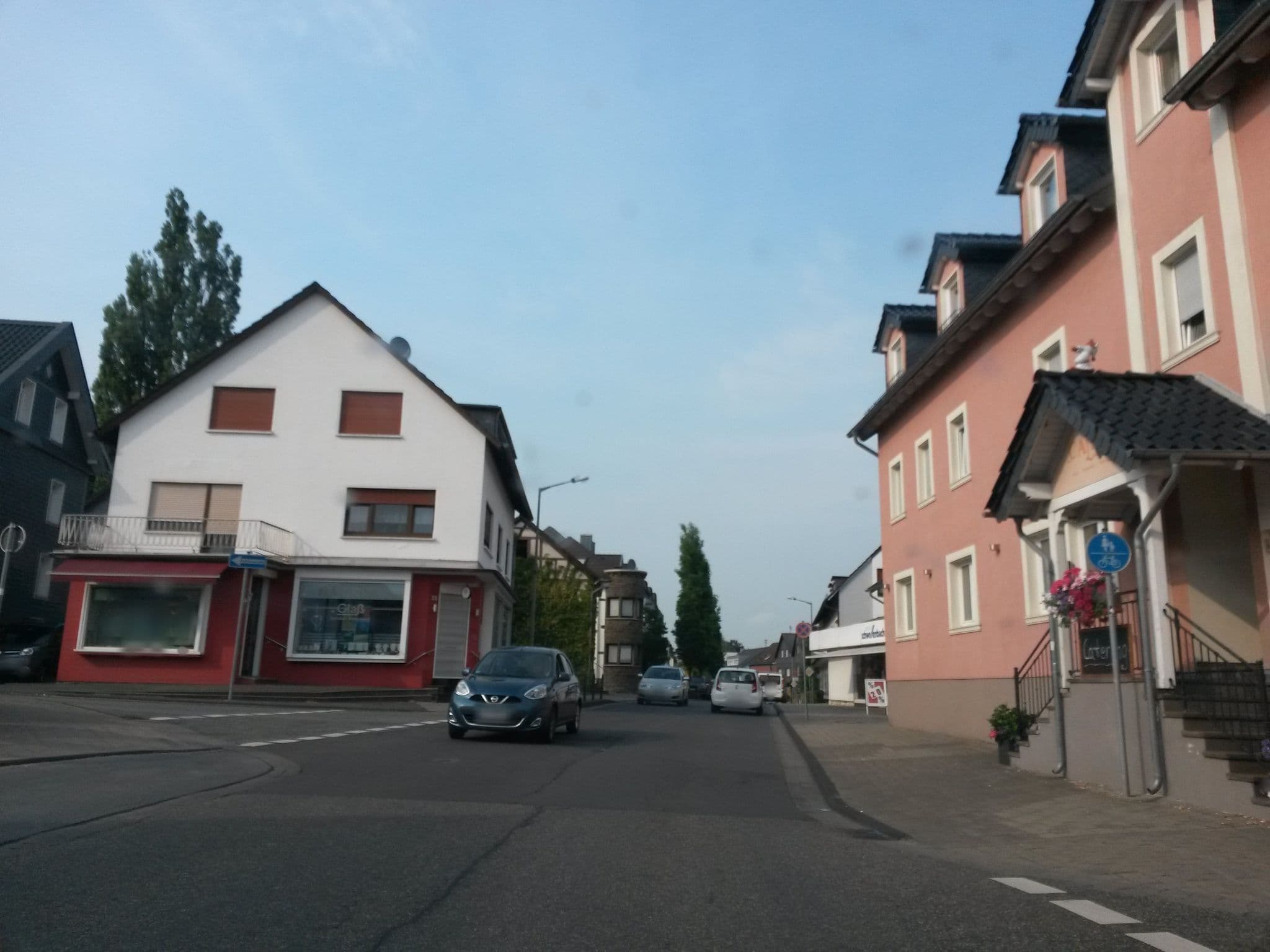 Street view near Hotel auszeit, Hennef (Sieg) — © uwekoch (CC BY-SA · Mapillary)