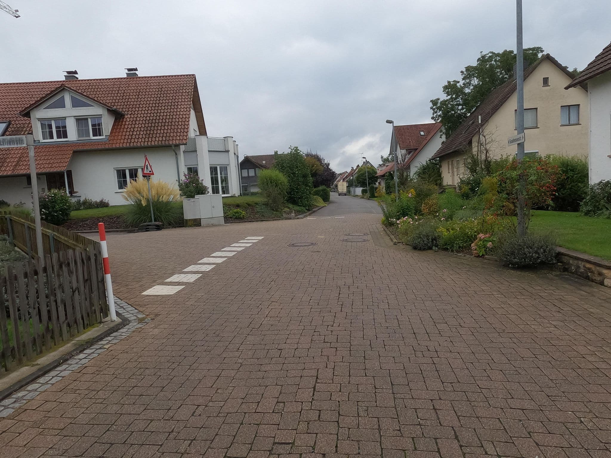 Street view near Gaestehaus Deggelmann, Radolfzell — © chuck (CC BY-SA · Mapillary)