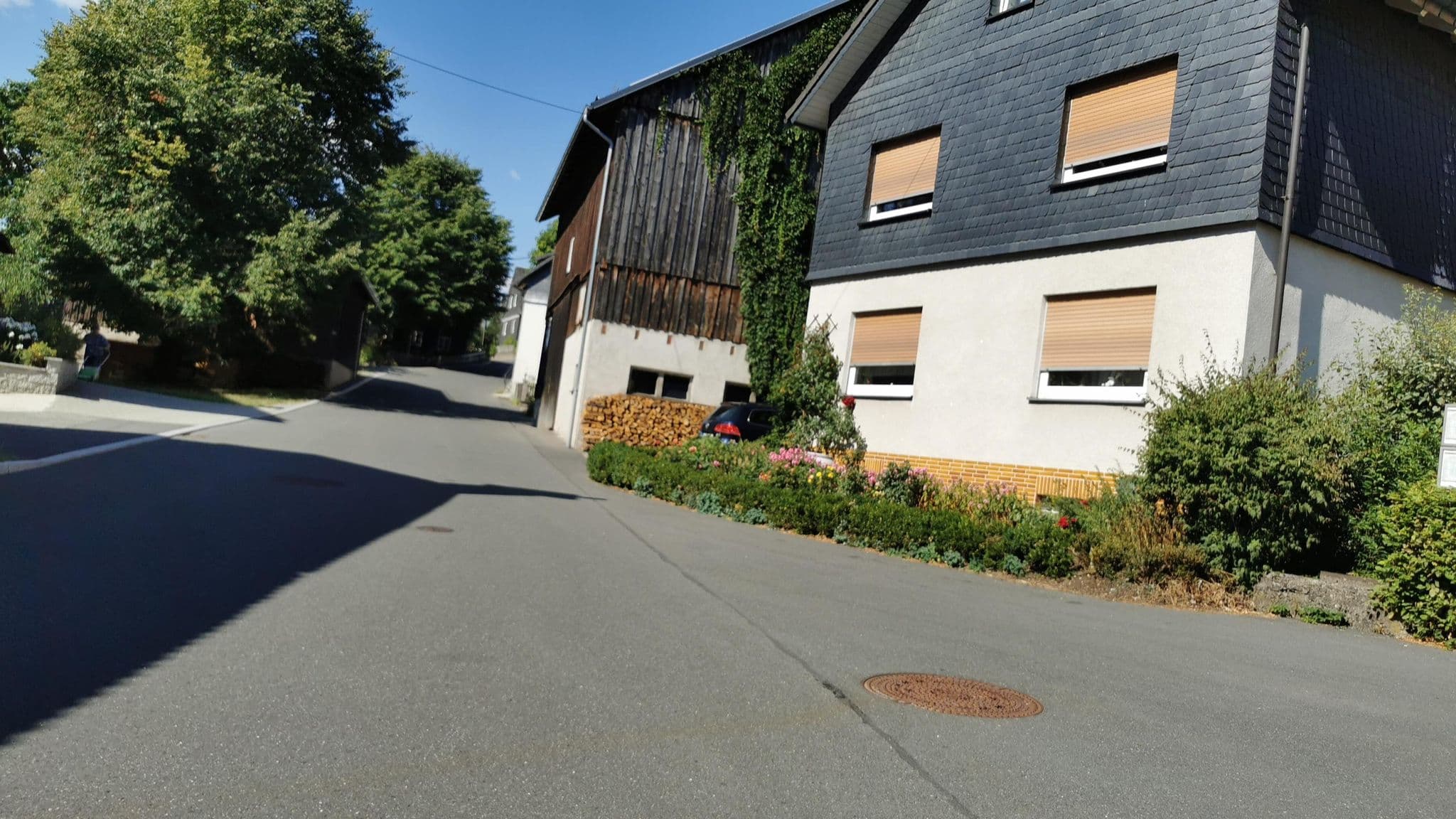 Street view near Gasthof und Pension Klemm, Tettau — © lehestener (CC BY-SA · Mapillary)