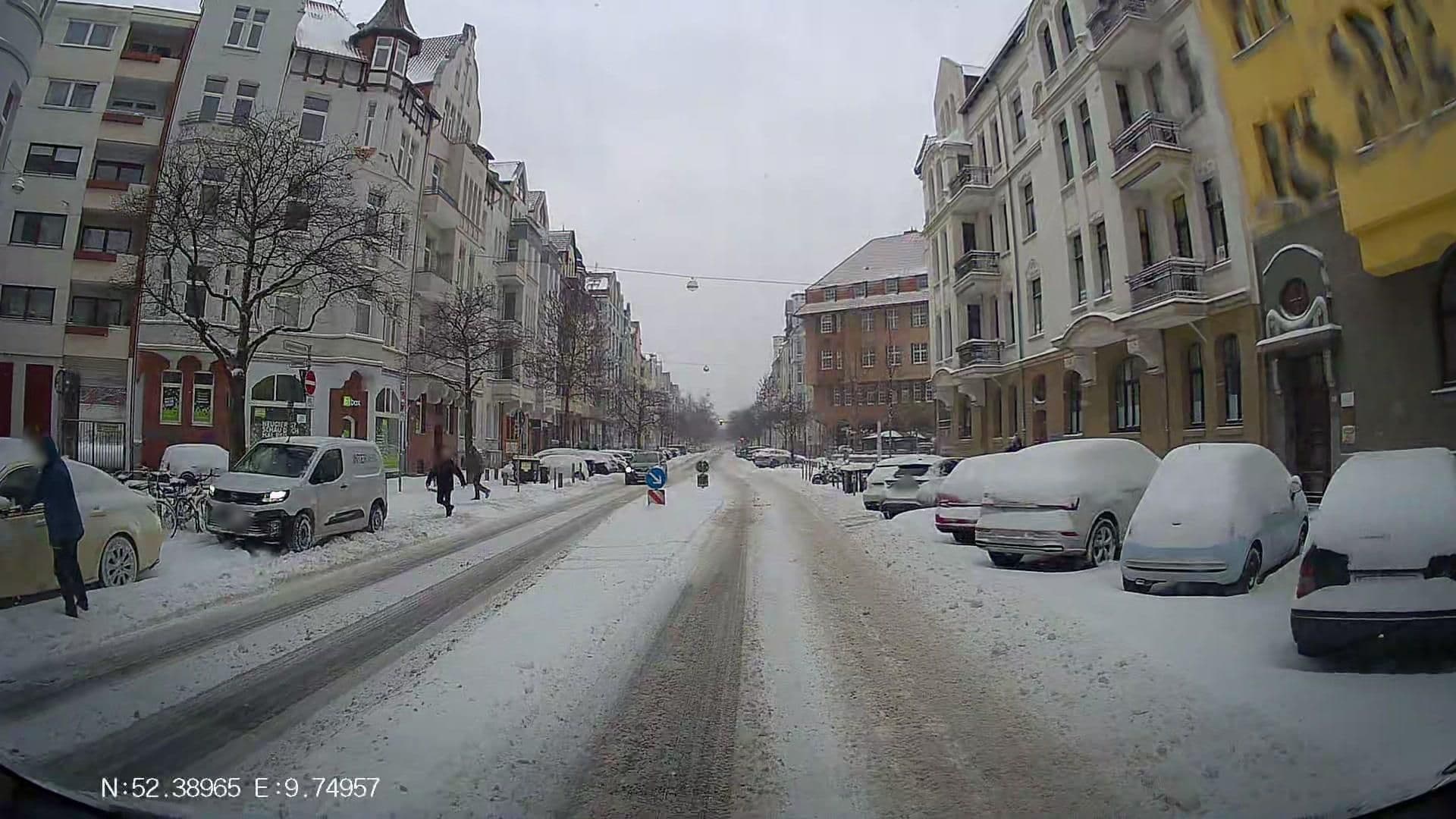 Street view near Avalon B&B, Oststadt — © Hightower- (CC BY-SA · Mapillary)