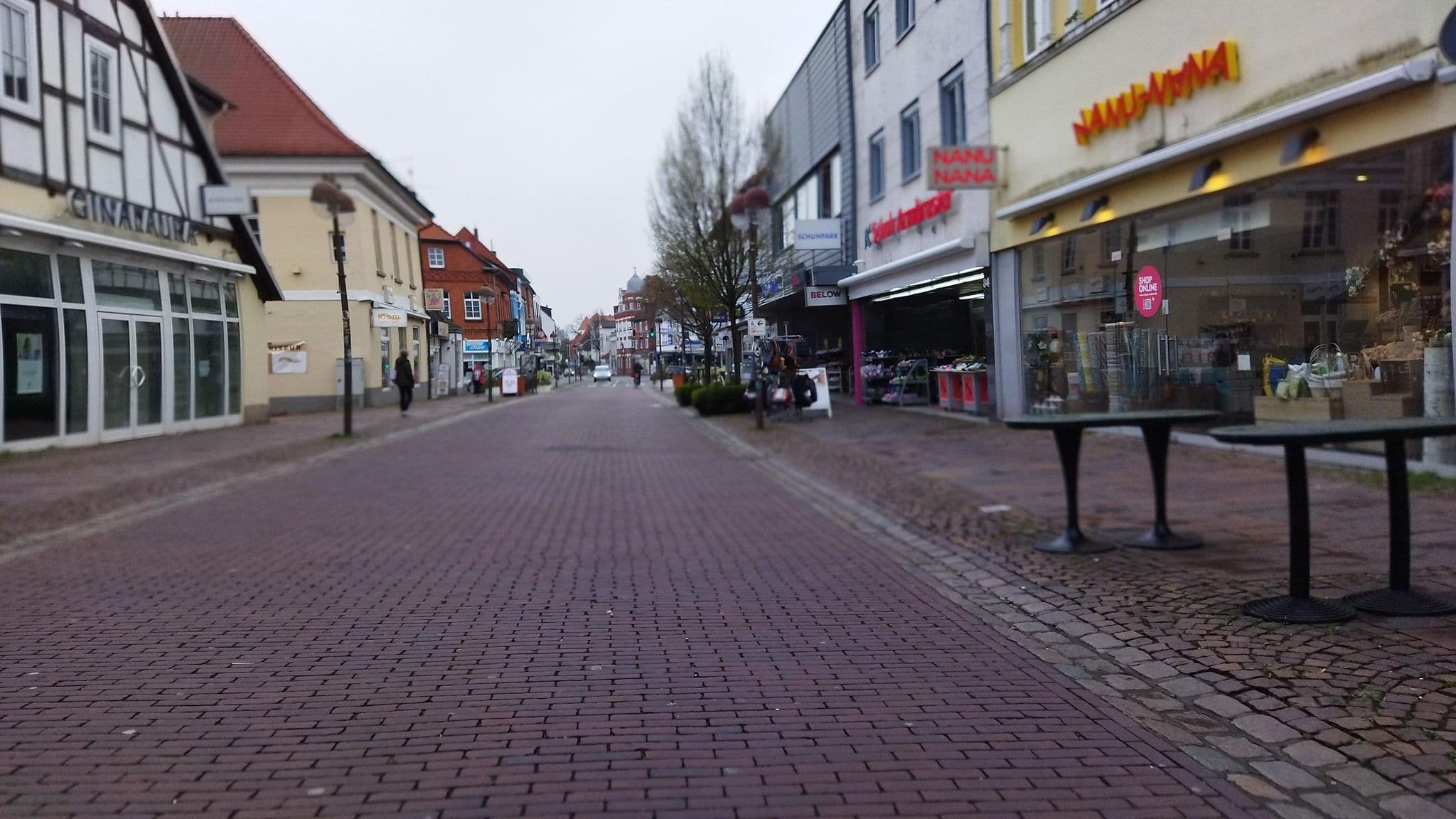 Street view near Hotel zum Kanzler Gästehaus, Nienburg — © changchun1 (CC BY-SA · Mapillary)