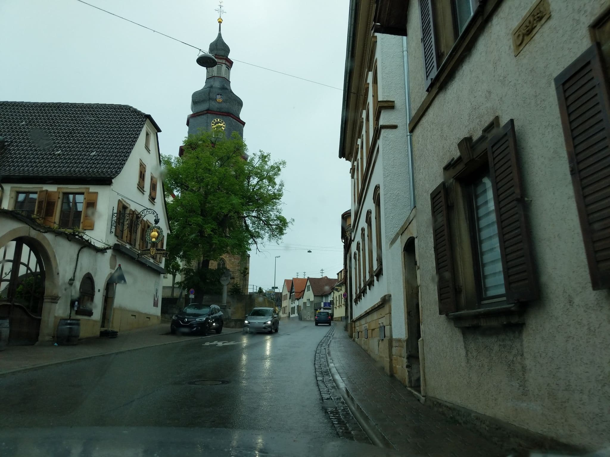 Street view near Hotel und Restaurant Weinhaus Henninger, Kallstadt — © atze02 (CC BY-SA · Mapillary)