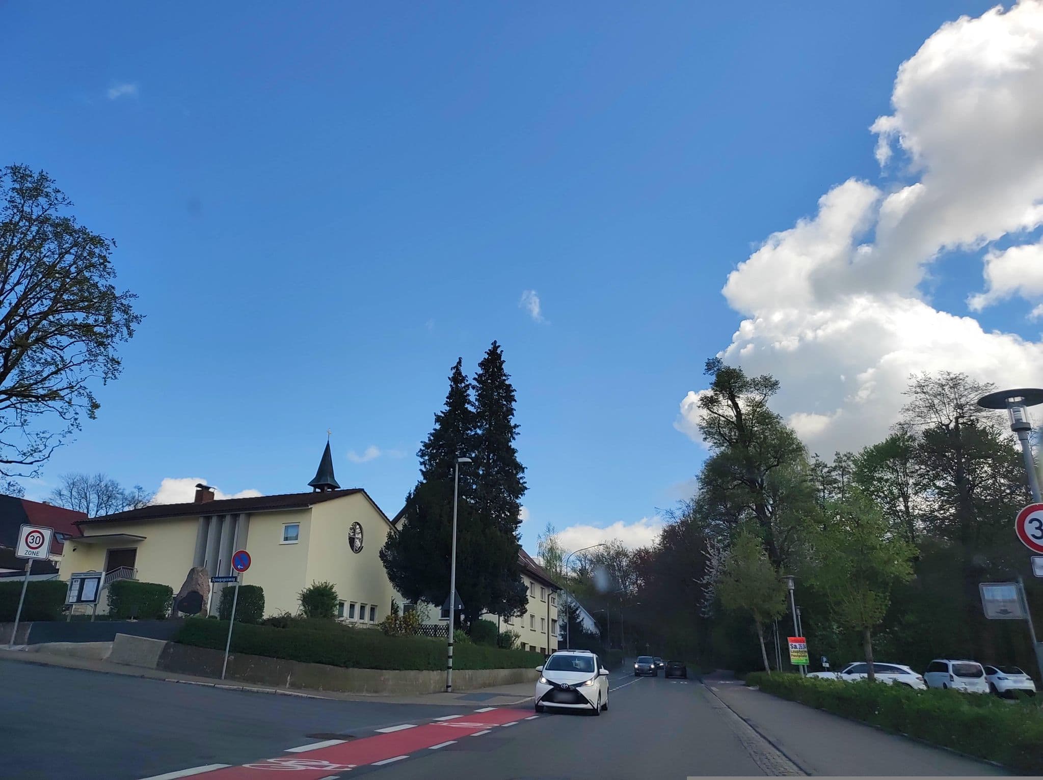 Street view near Hotel am Schlosspark, Laupheim — © msdess (CC BY-SA · Mapillary)